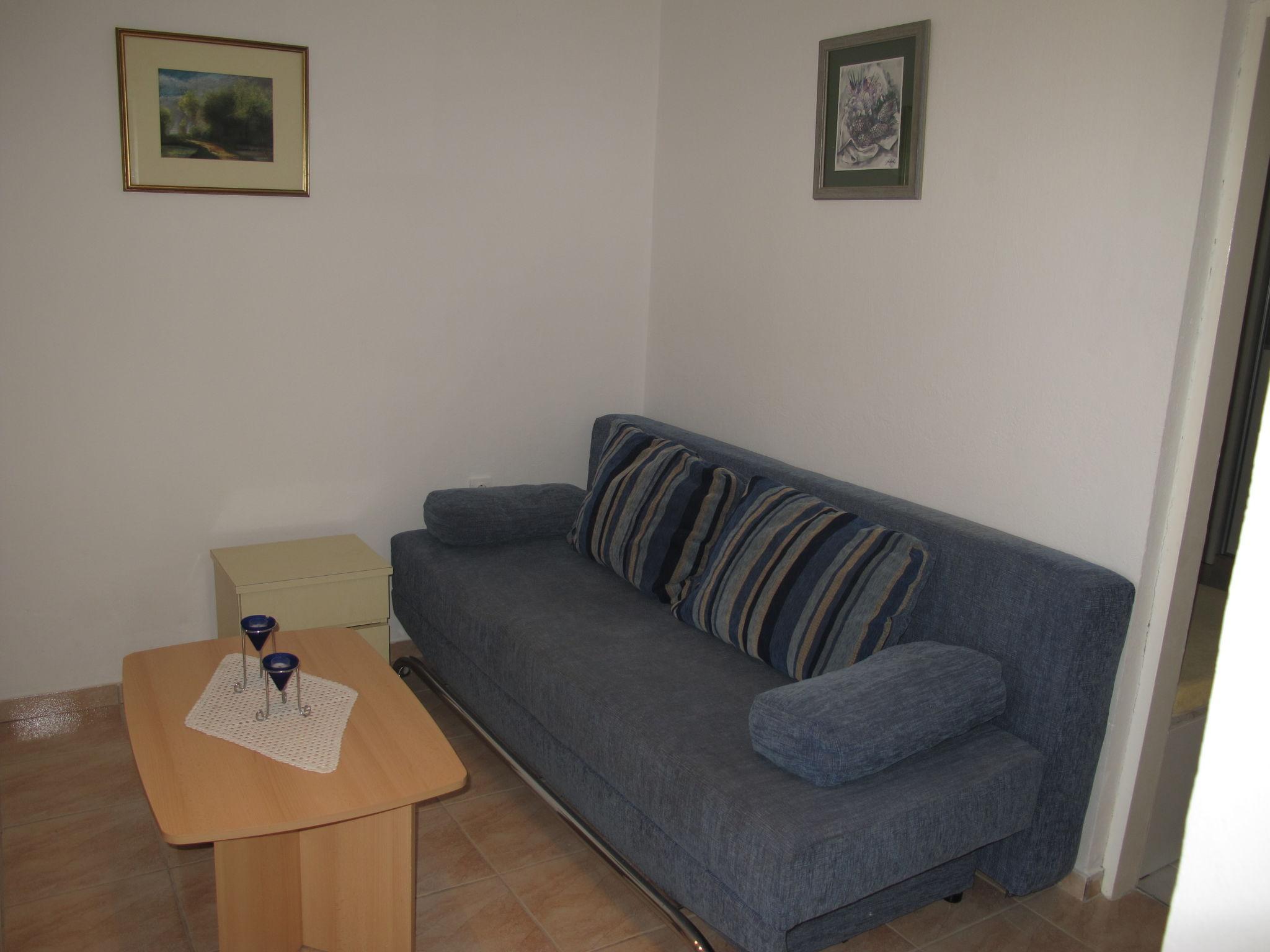 Foto 9 - Appartamento con 2 camere da letto a Jasenice con giardino e vista mare
