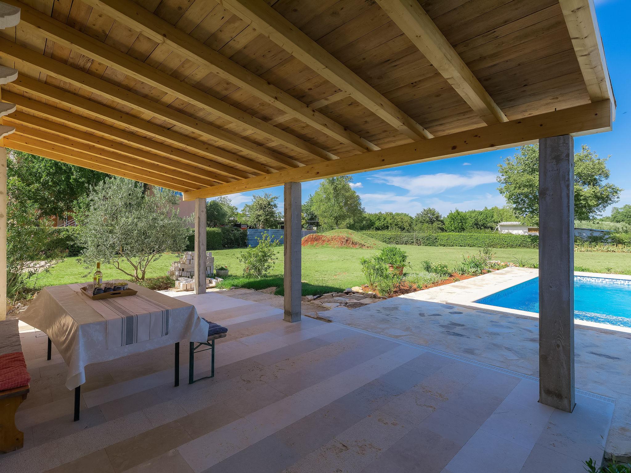 Photo 38 - Maison de 5 chambres à Ližnjan avec piscine privée et jardin