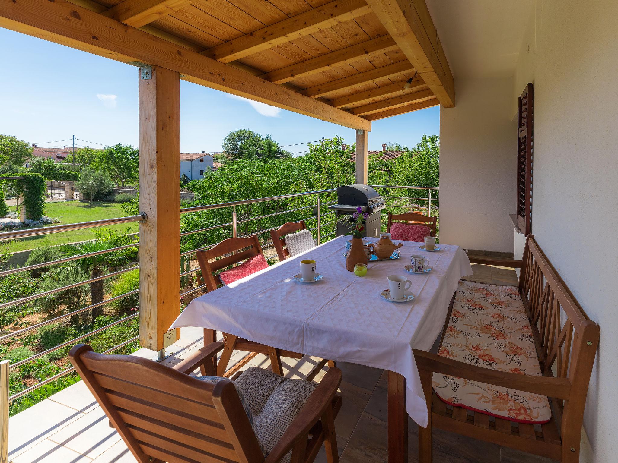 Photo 8 - Maison de 5 chambres à Ližnjan avec piscine privée et vues à la mer