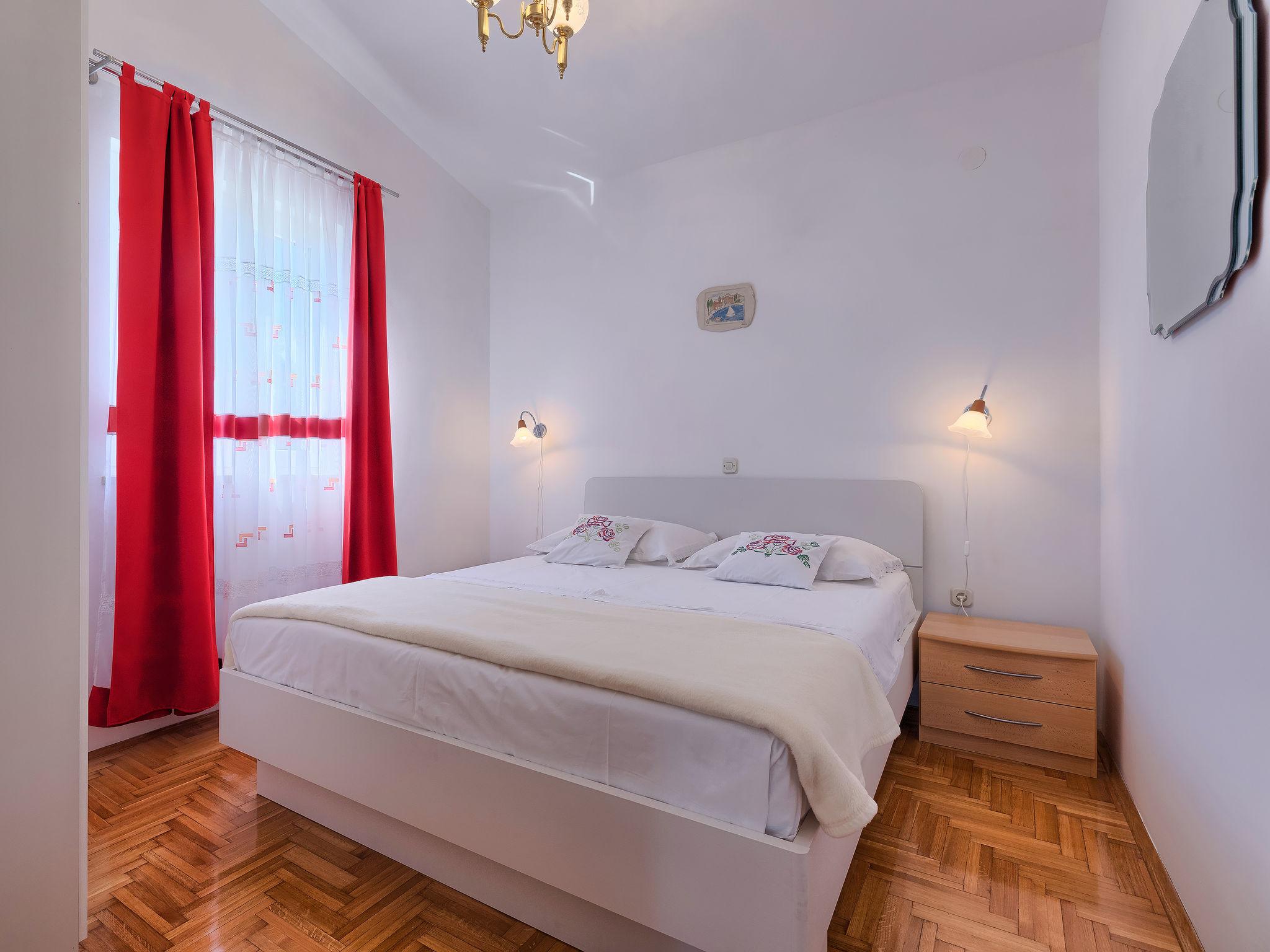 Foto 25 - Casa con 5 camere da letto a Ližnjan con piscina privata e vista mare