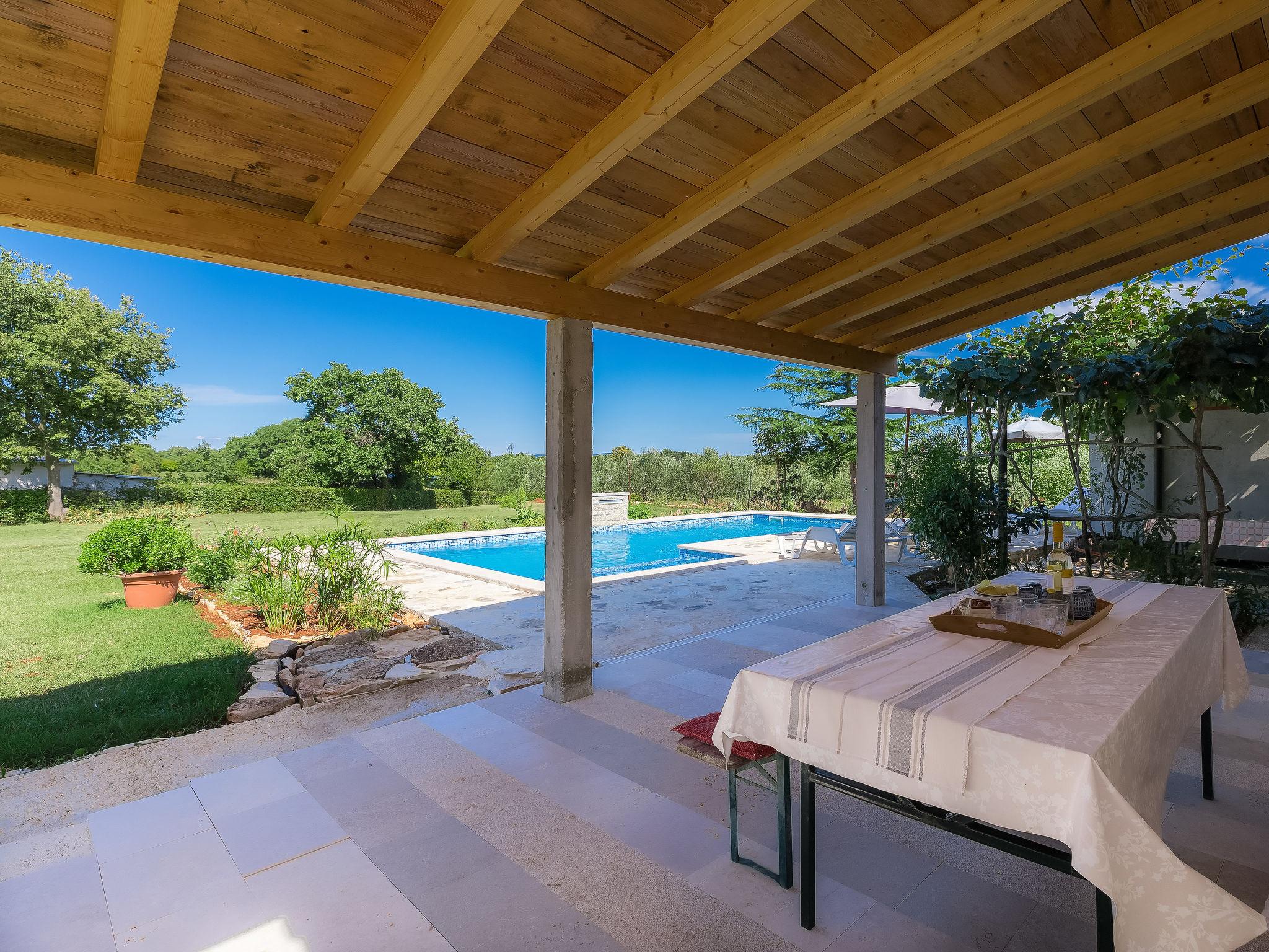 Photo 35 - Maison de 5 chambres à Ližnjan avec piscine privée et vues à la mer