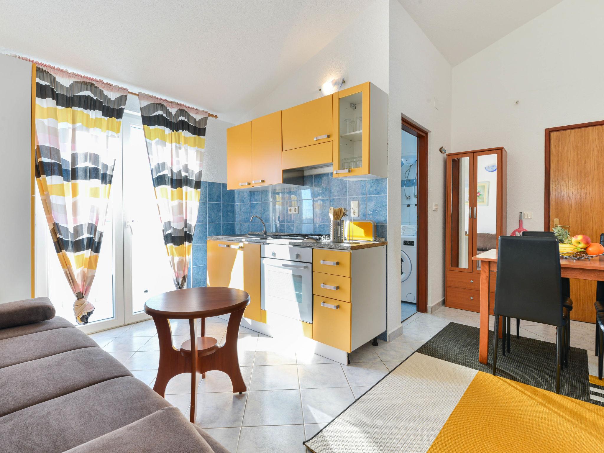 Foto 8 - Appartamento con 1 camera da letto a Privlaka con piscina e vista mare