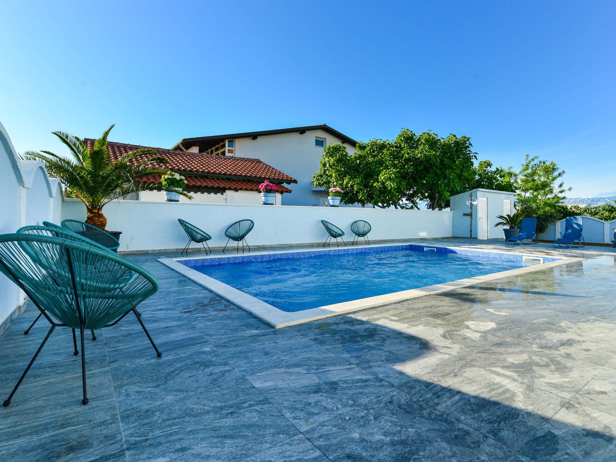 Foto 3 - Appartamento con 1 camera da letto a Privlaka con piscina e vista mare
