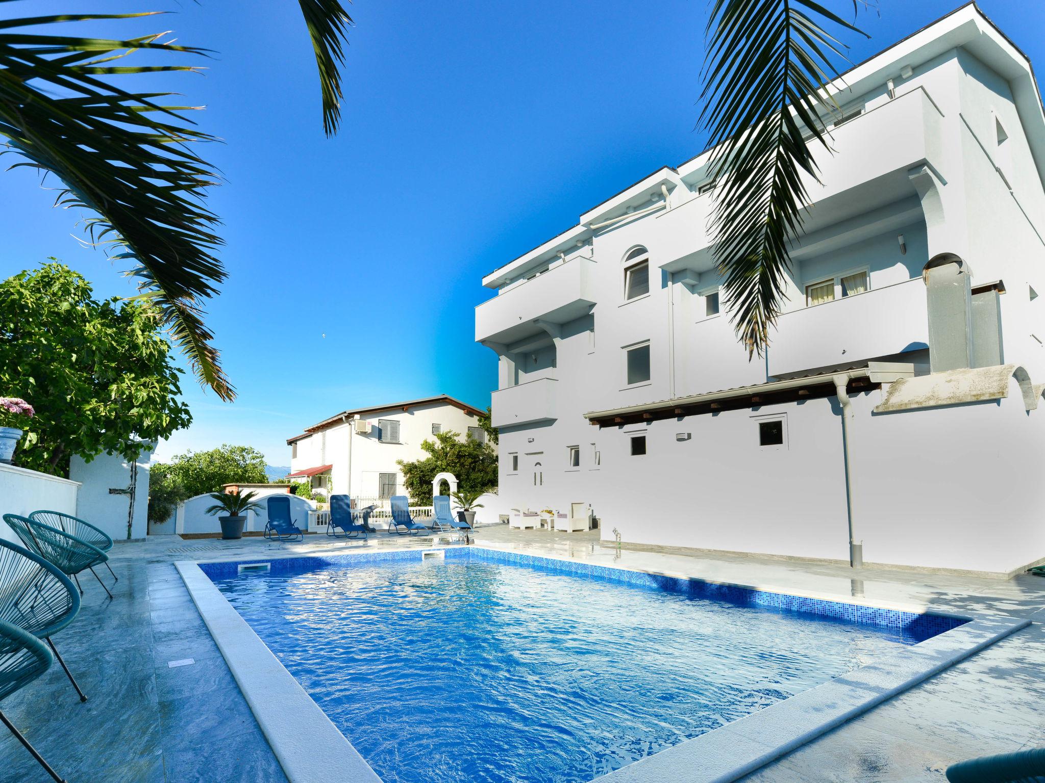 Photo 1 - Appartement de 2 chambres à Privlaka avec piscine et vues à la mer