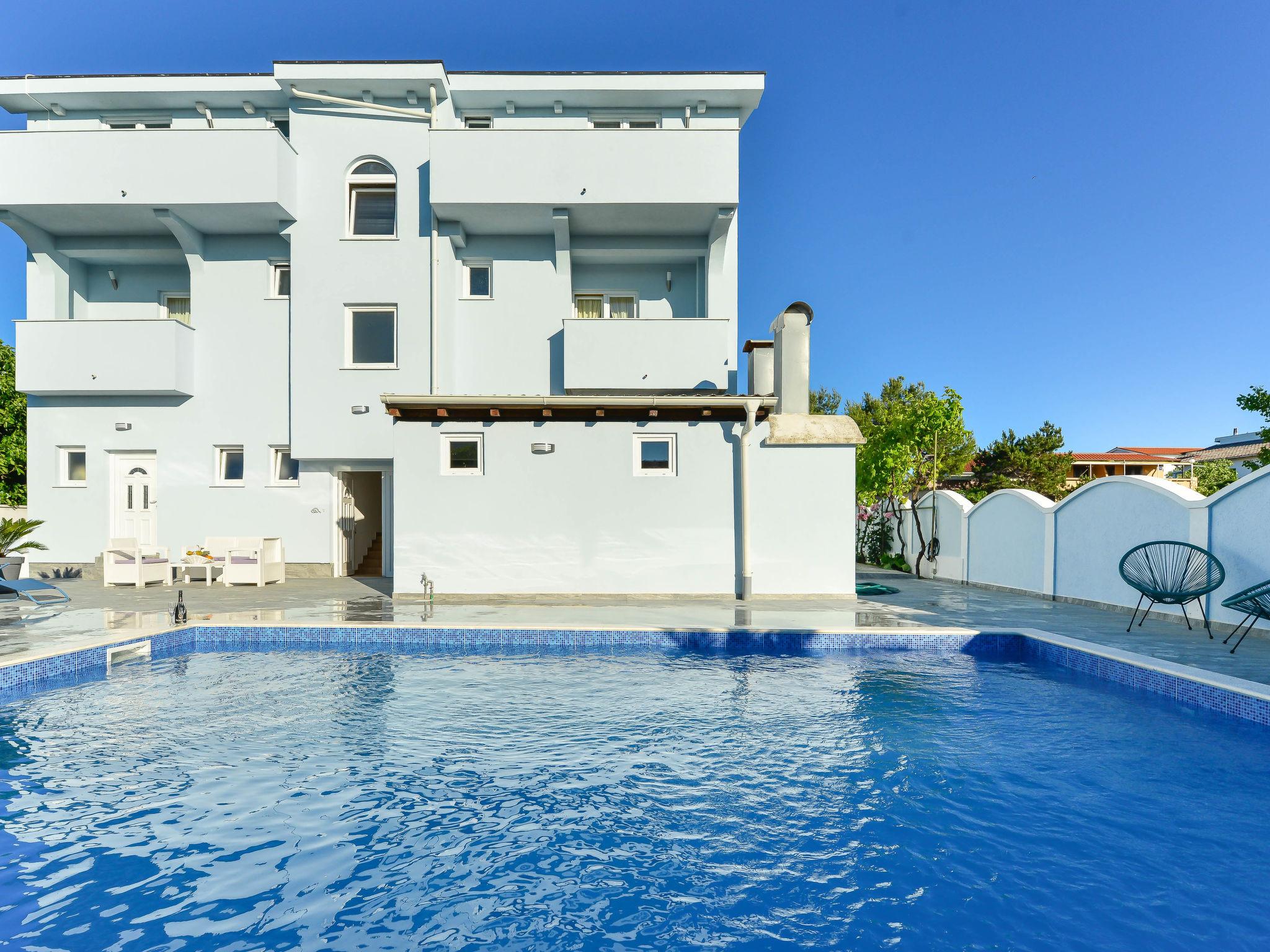 Foto 13 - Appartamento con 2 camere da letto a Privlaka con piscina e vista mare