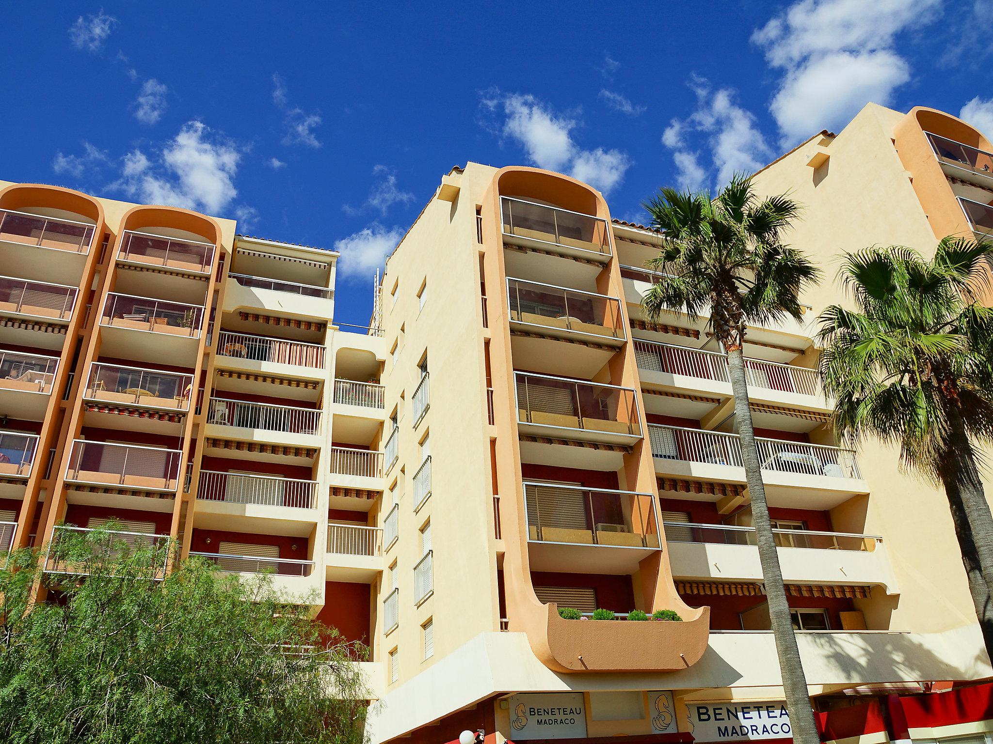 Photo 14 - 1 bedroom Apartment in Fréjus with terrace and sea view