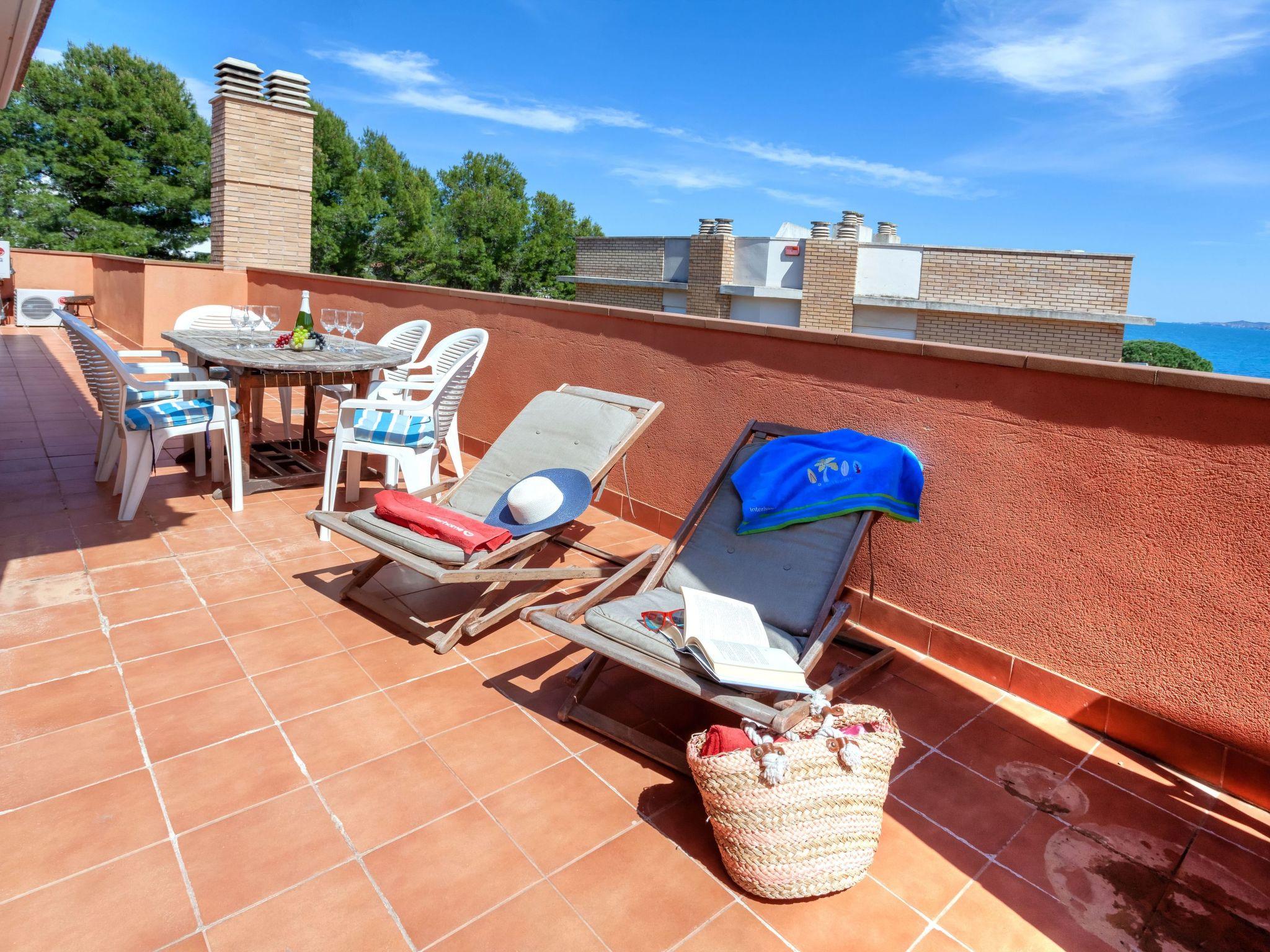 Foto 1 - Appartamento con 3 camere da letto a Llançà con terrazza e vista mare