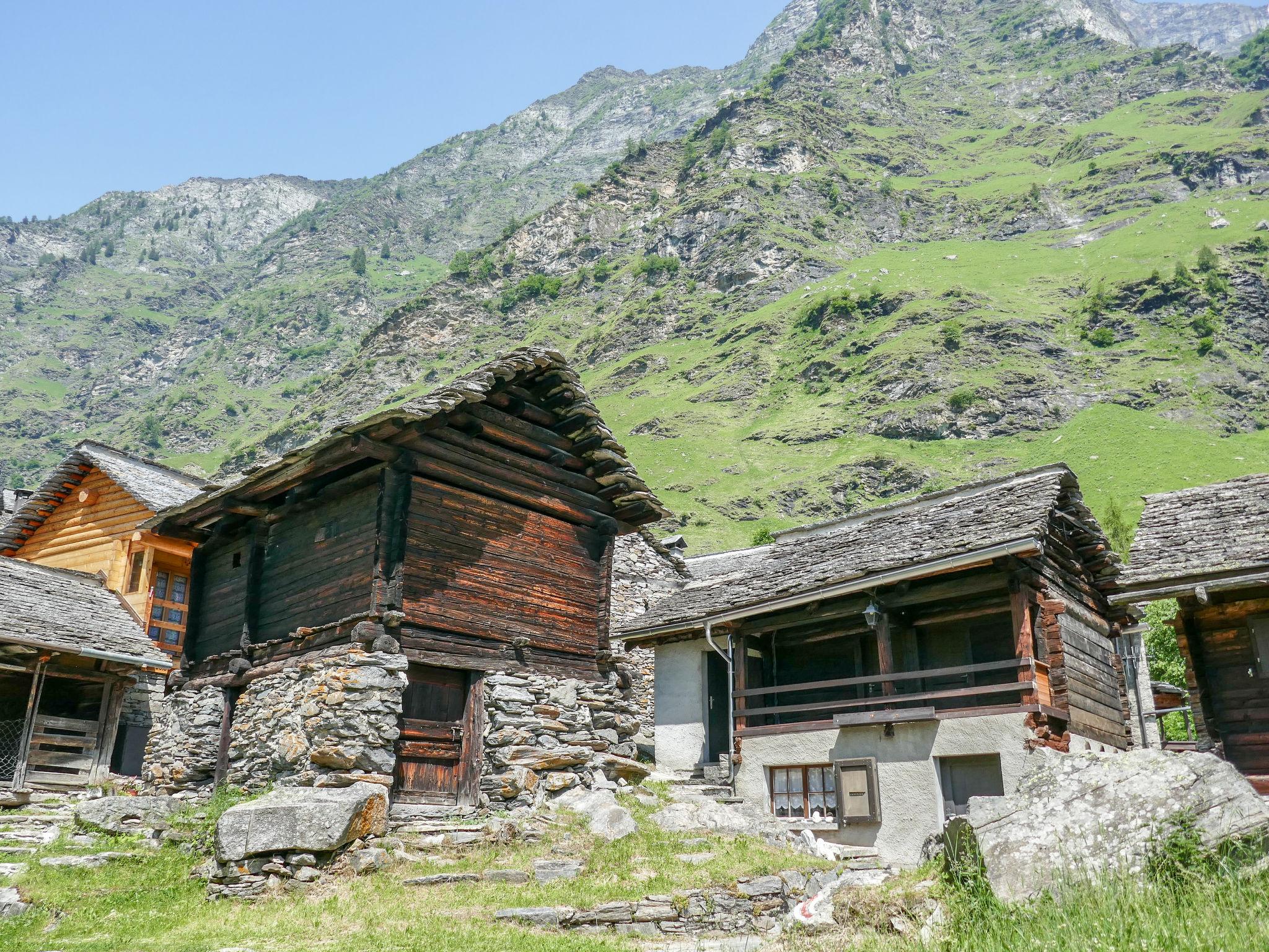 Photo 18 - Maison de 1 chambre à Serravalle avec vues sur la montagne