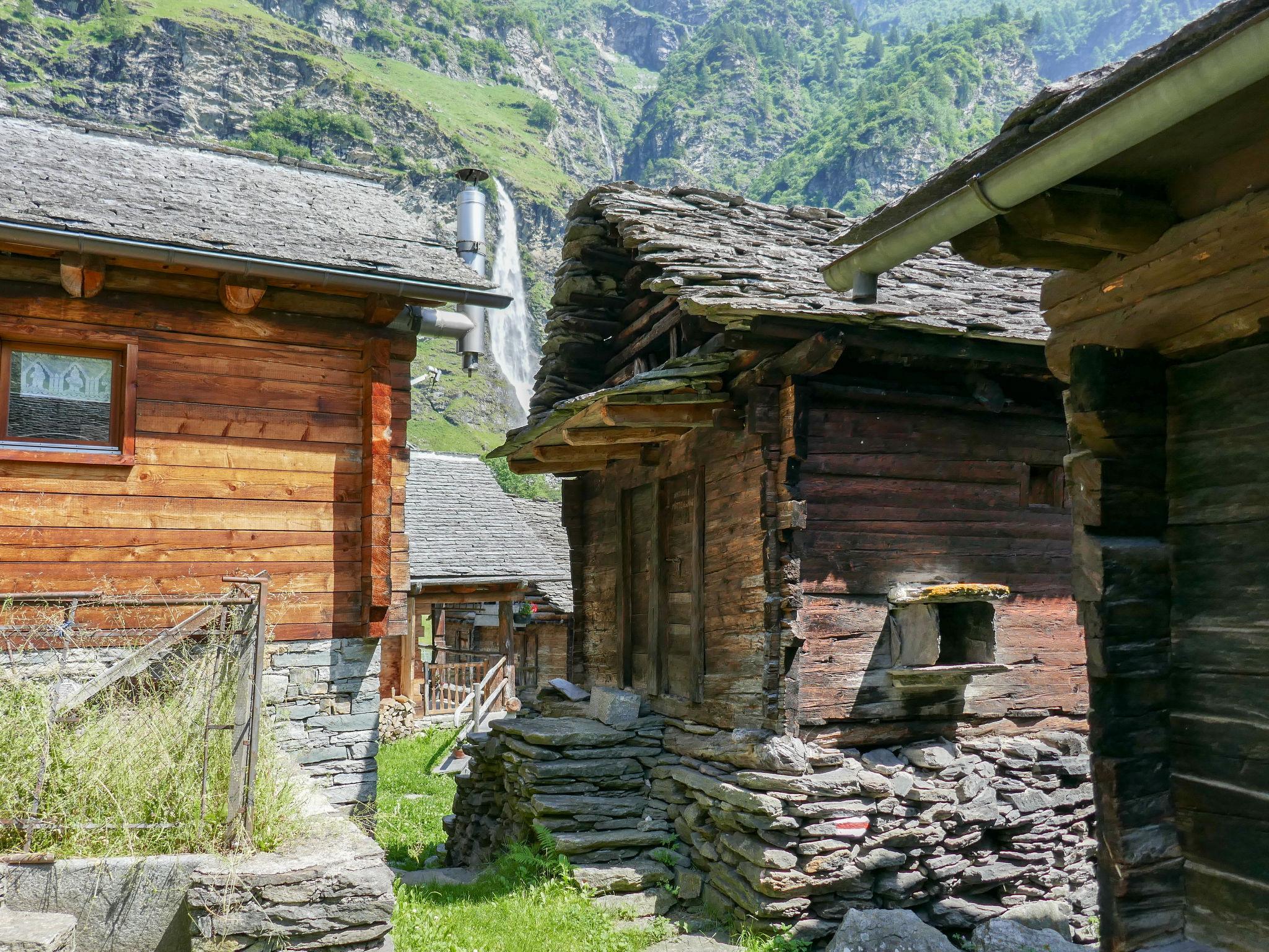 Photo 19 - Maison de 1 chambre à Serravalle avec vues sur la montagne