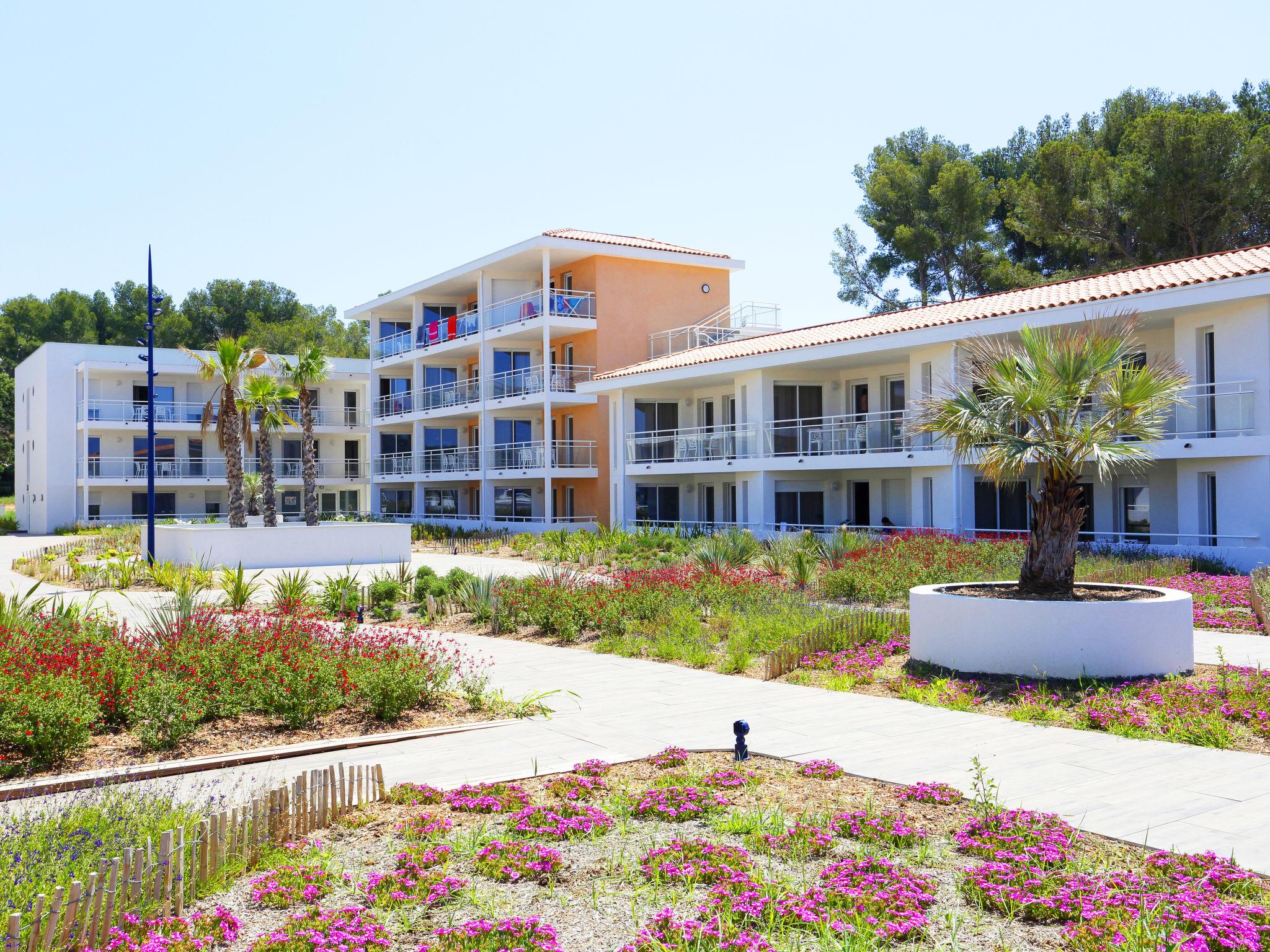 Foto 18 - Apartment mit 1 Schlafzimmer in Saint-Mandrier-sur-Mer mit schwimmbad und blick aufs meer