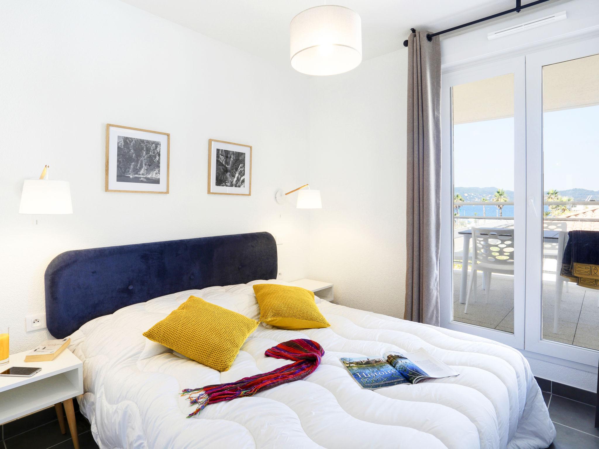 Foto 5 - Apartamento de 2 quartos em Saint-Mandrier-sur-Mer com piscina e vistas do mar