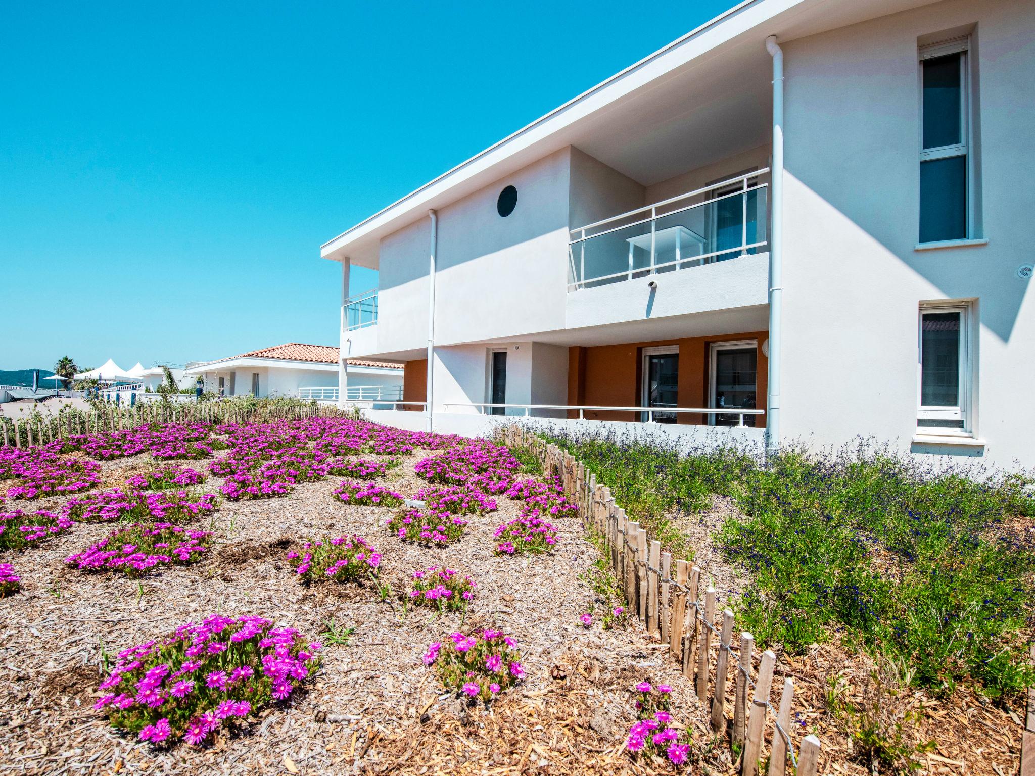 Foto 6 - Apartamento de 2 quartos em Saint-Mandrier-sur-Mer com piscina e vistas do mar