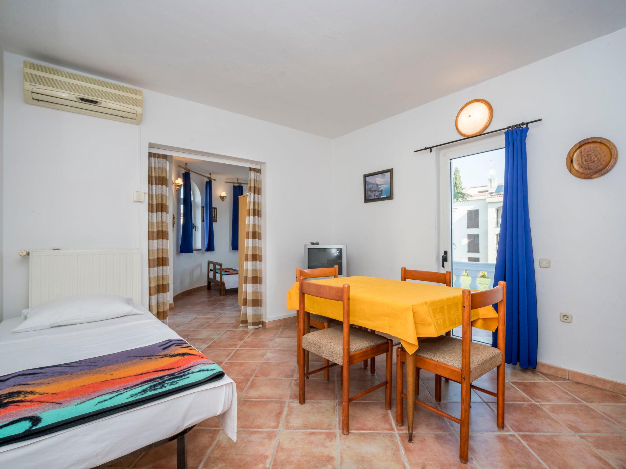 Foto 2 - Appartamento con 1 camera da letto a Medulin con piscina e vista mare