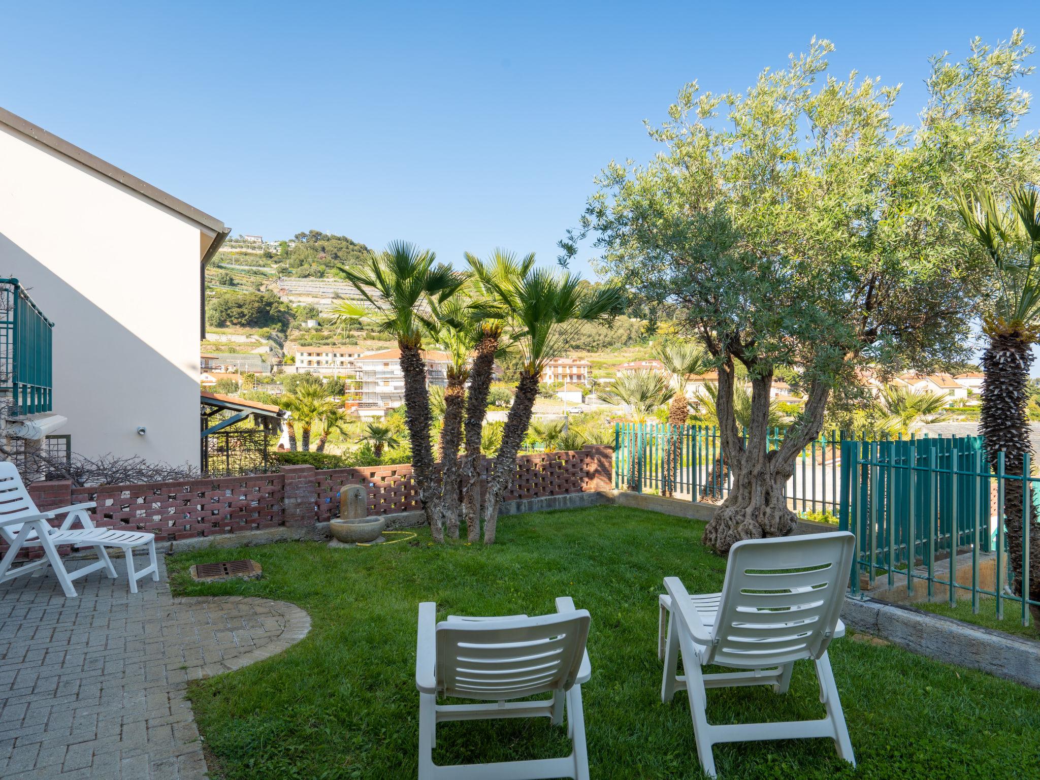 Photo 18 - Appartement de 3 chambres à Cipressa avec piscine et vues à la mer