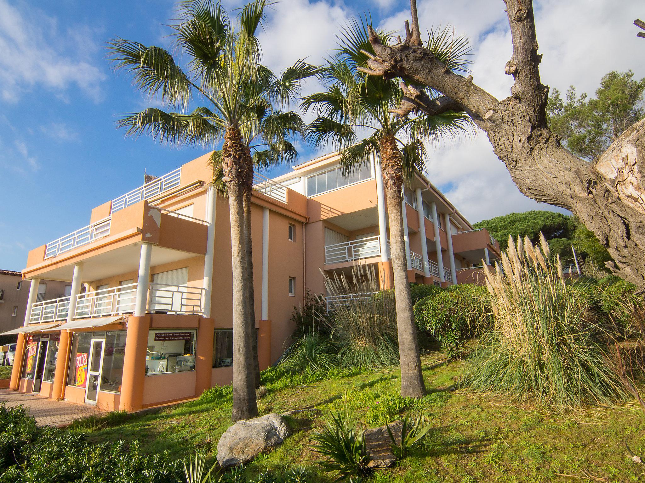 Photo 17 - Appartement de 1 chambre à Cavalaire-sur-Mer avec terrasse et vues à la mer