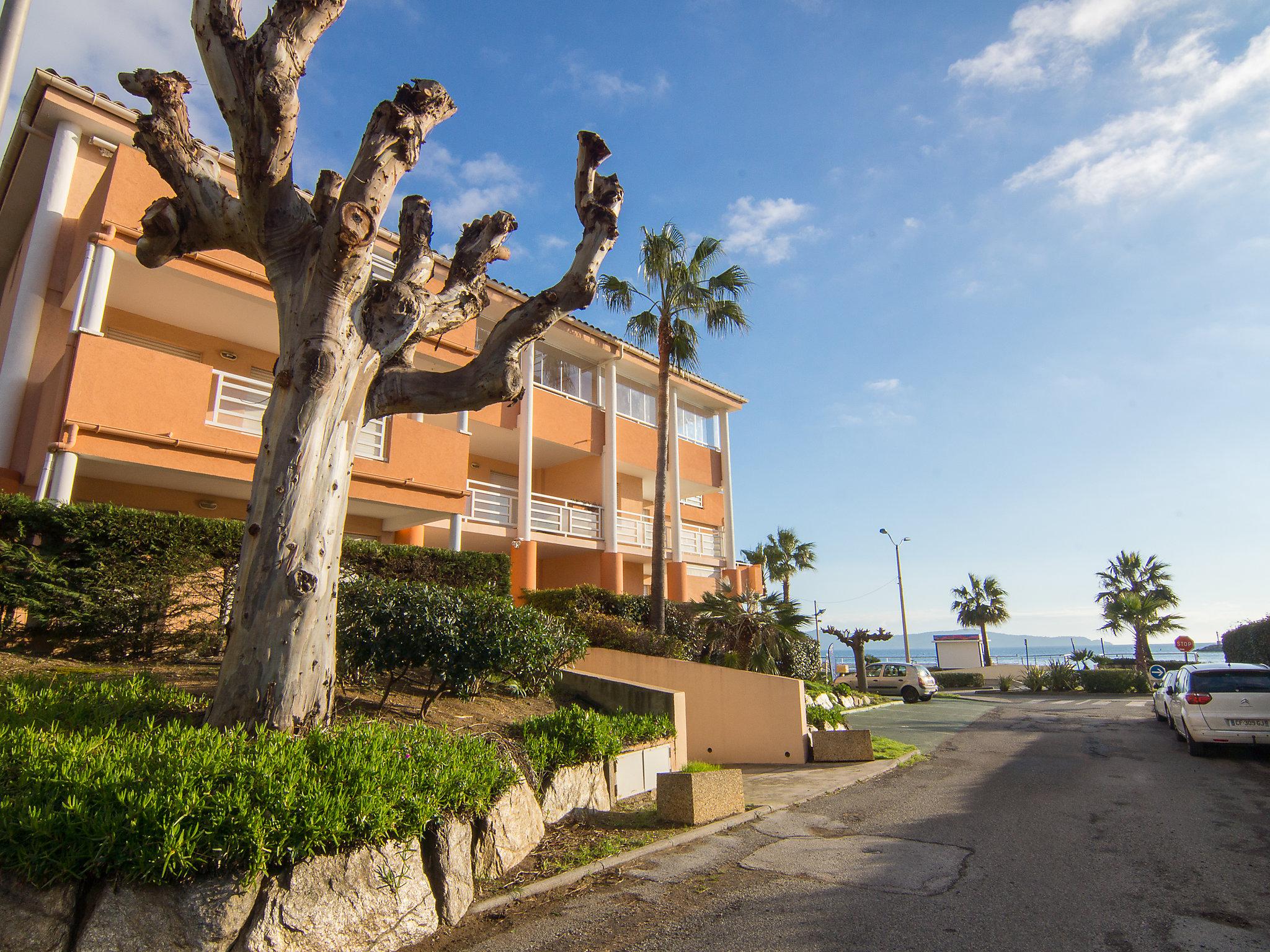 Foto 19 - Apartment mit 1 Schlafzimmer in Cavalaire-sur-Mer mit terrasse und blick aufs meer