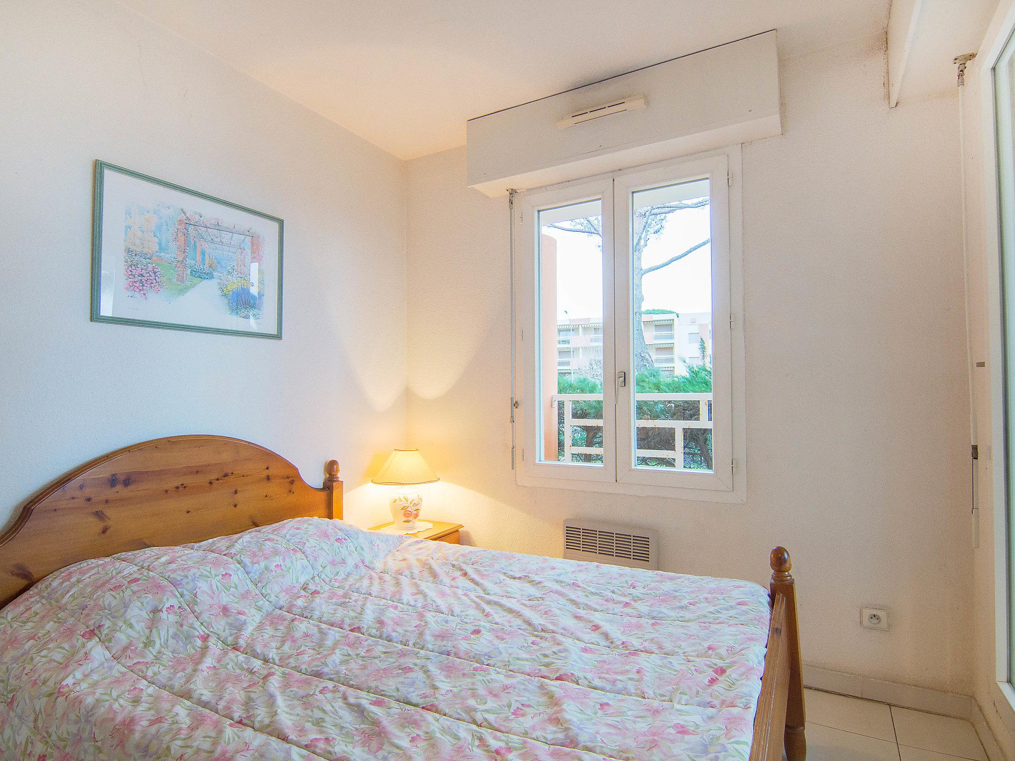 Foto 10 - Apartment mit 1 Schlafzimmer in Cavalaire-sur-Mer mit terrasse