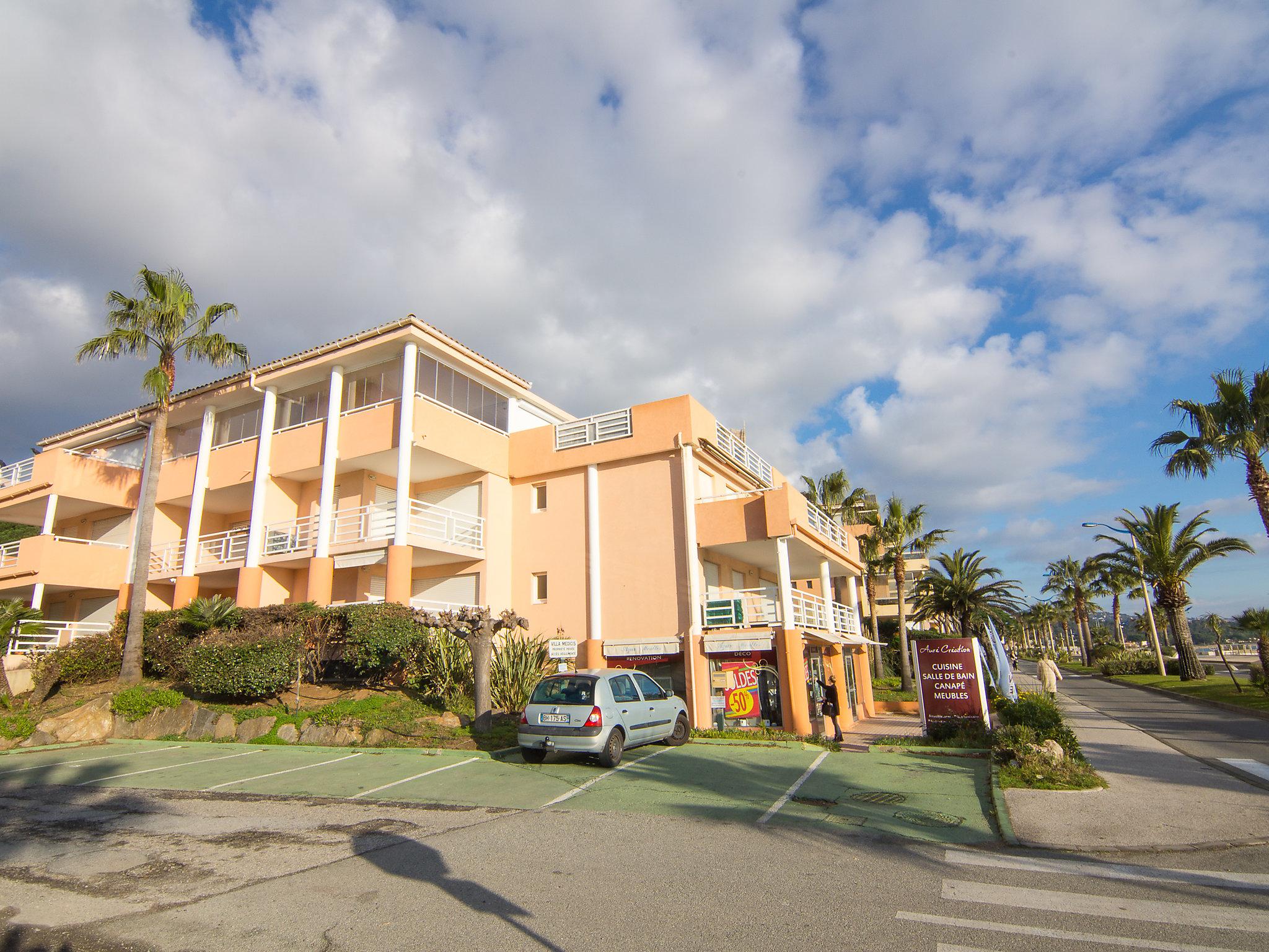 Photo 18 - Appartement de 1 chambre à Cavalaire-sur-Mer avec terrasse et vues à la mer