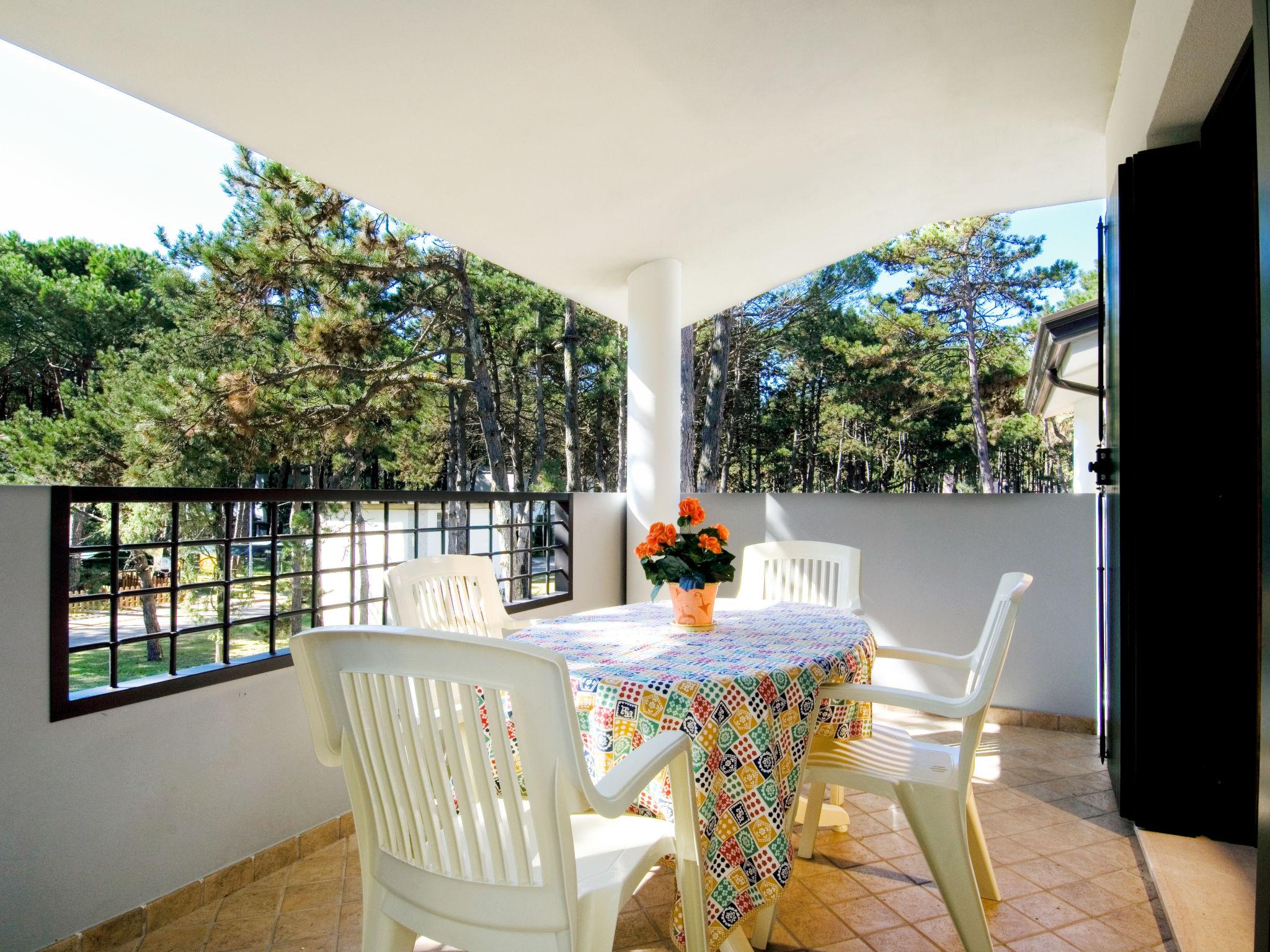 Foto 2 - Apartamento de 1 quarto em San Michele al Tagliamento com jardim e vistas do mar