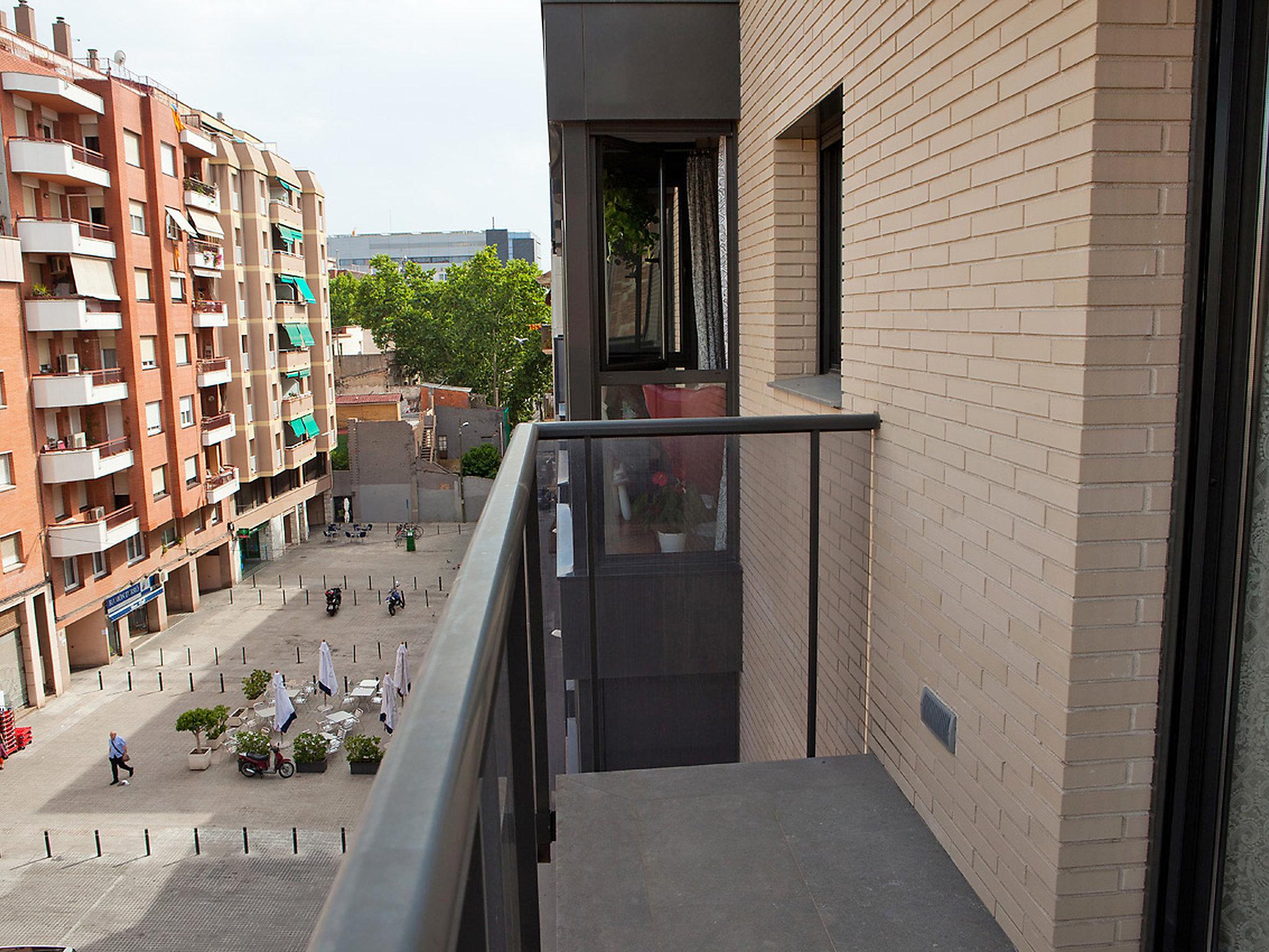 Photo 18 - 3 bedroom Apartment in Barcelona