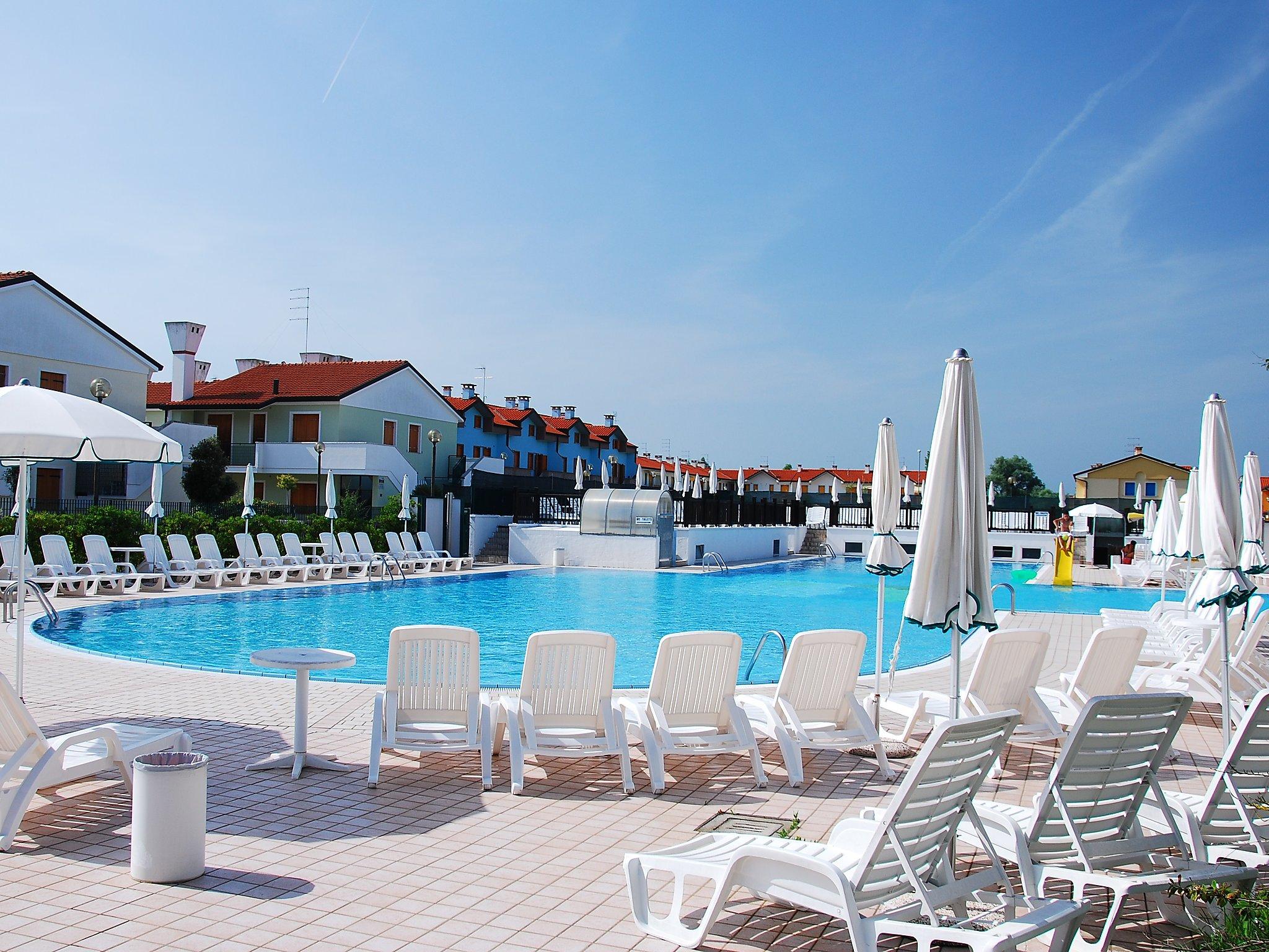 Photo 1 - Appartement de 2 chambres à Rosolina avec piscine et terrasse