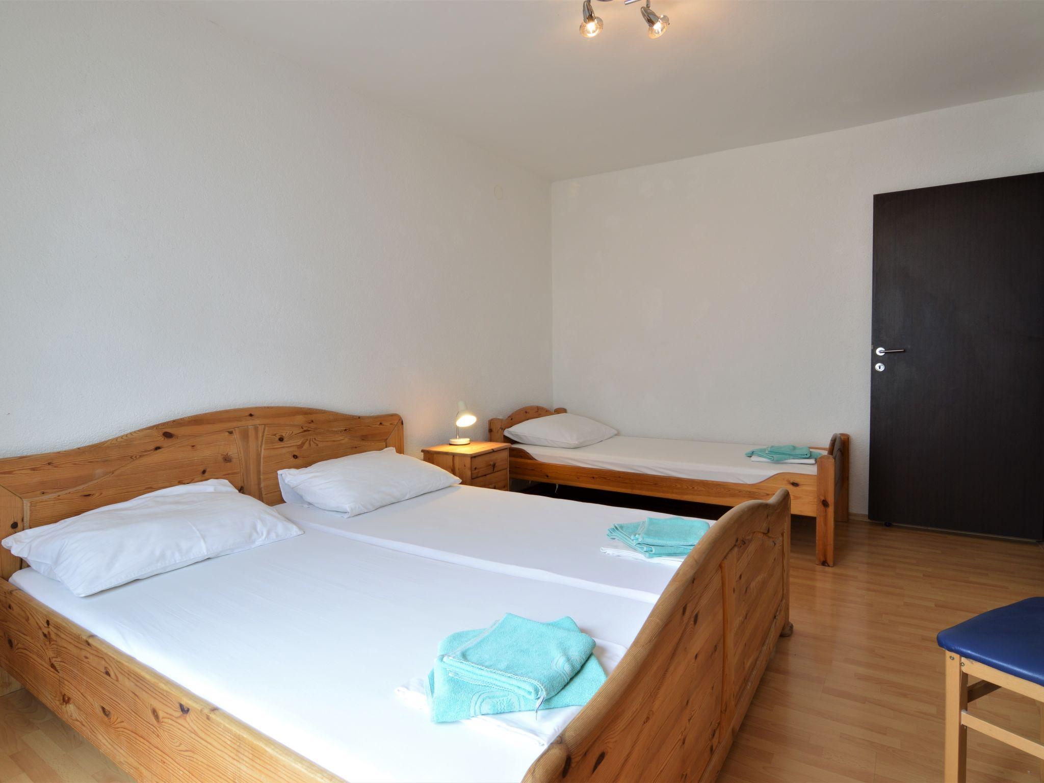 Foto 8 - Appartamento con 1 camera da letto a Tribunj con vista mare