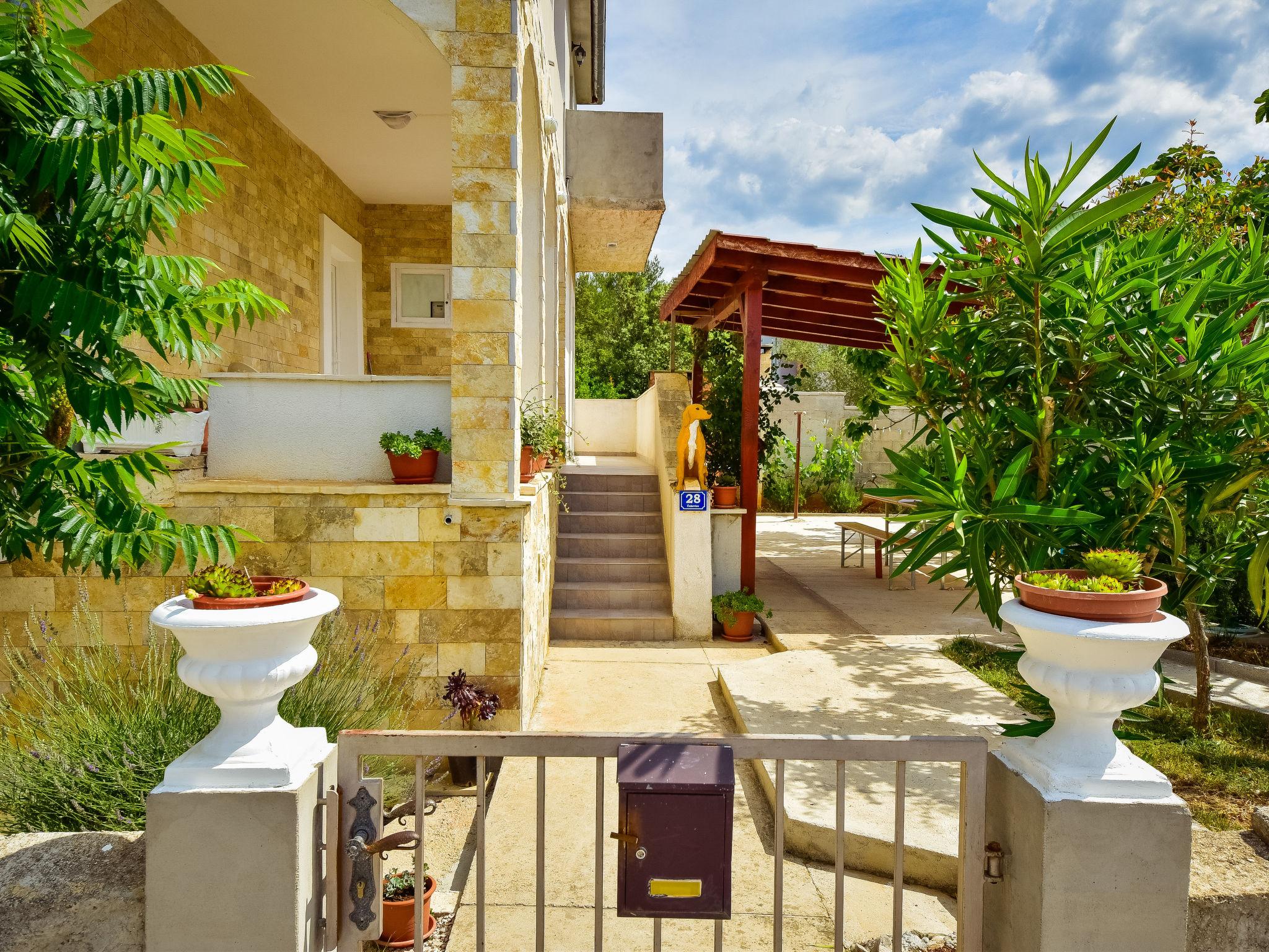 Photo 12 - Appartement en Sukošan avec jardin et terrasse