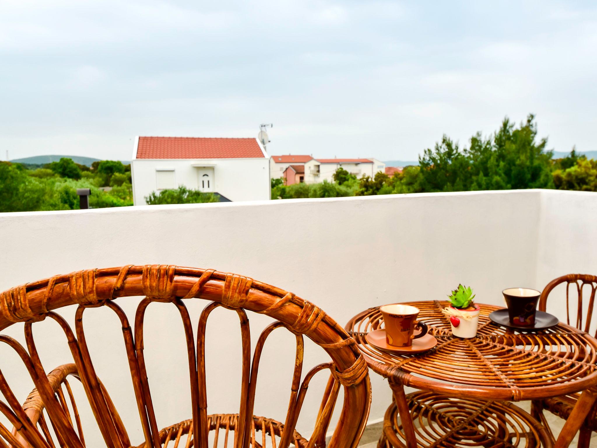 Foto 8 - Apartamento de 2 habitaciones en Sukošan con terraza y vistas al mar