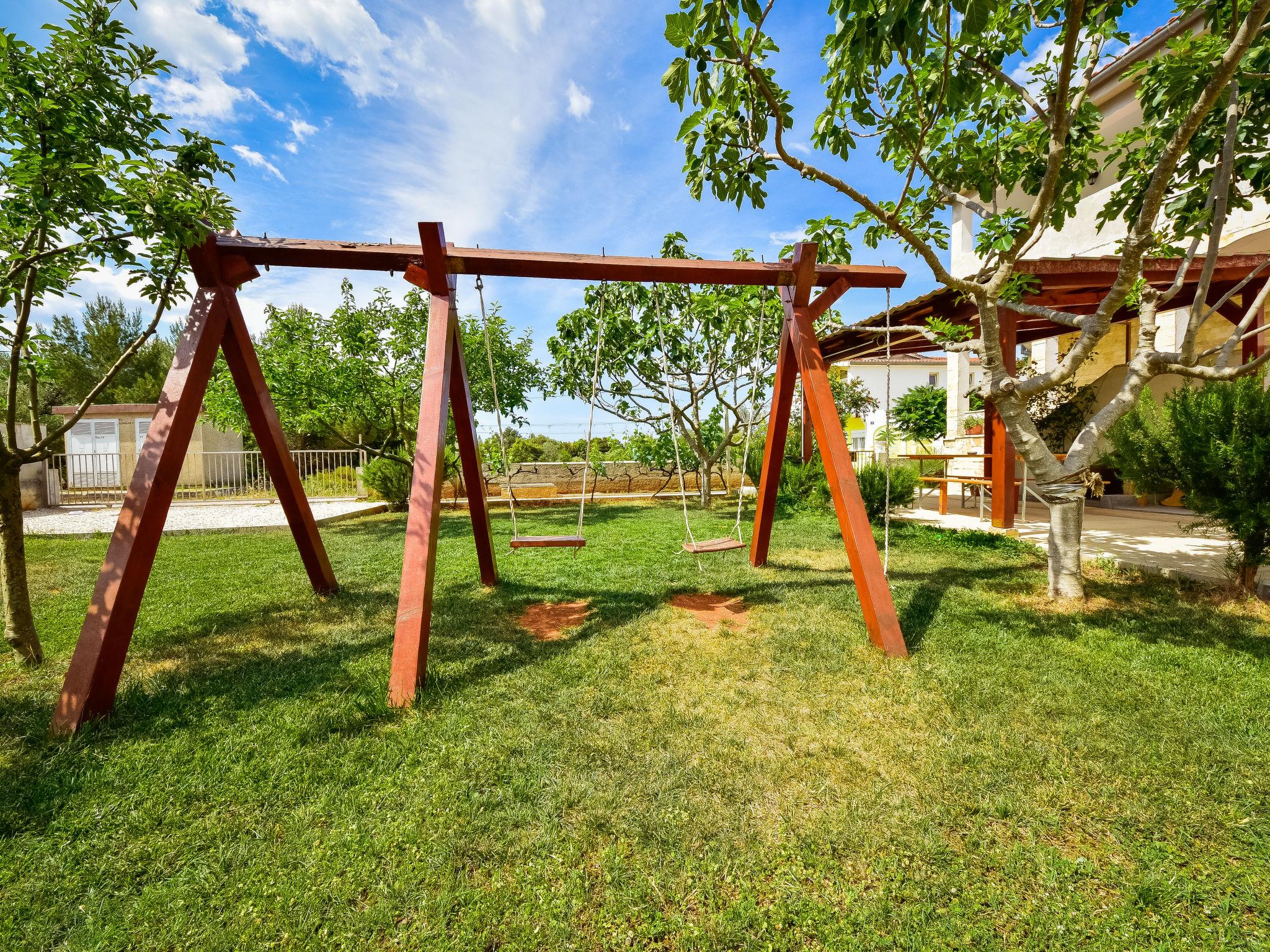 Photo 13 - Apartment in Sukošan with garden and terrace