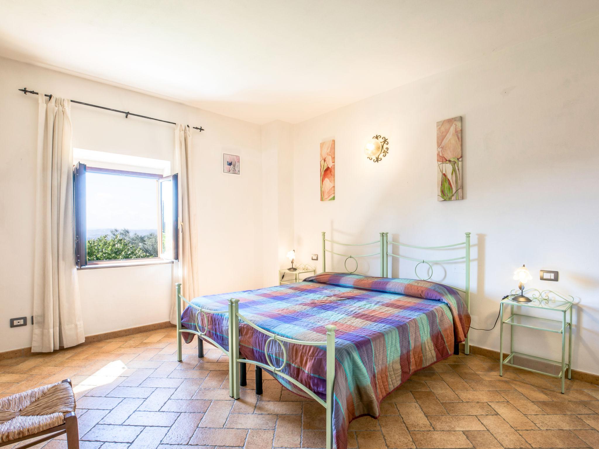 Foto 12 - Apartment mit 2 Schlafzimmern in Capraia e Limite mit schwimmbad
