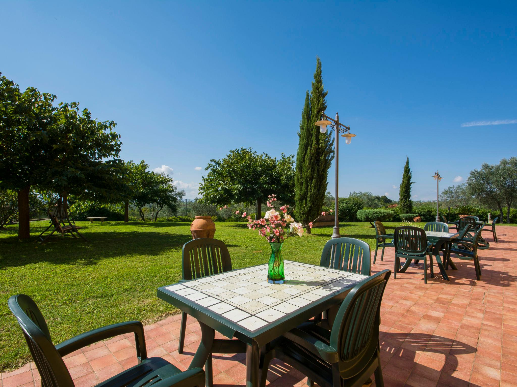 Photo 22 - Appartement de 2 chambres à Capraia e Limite avec piscine et jardin