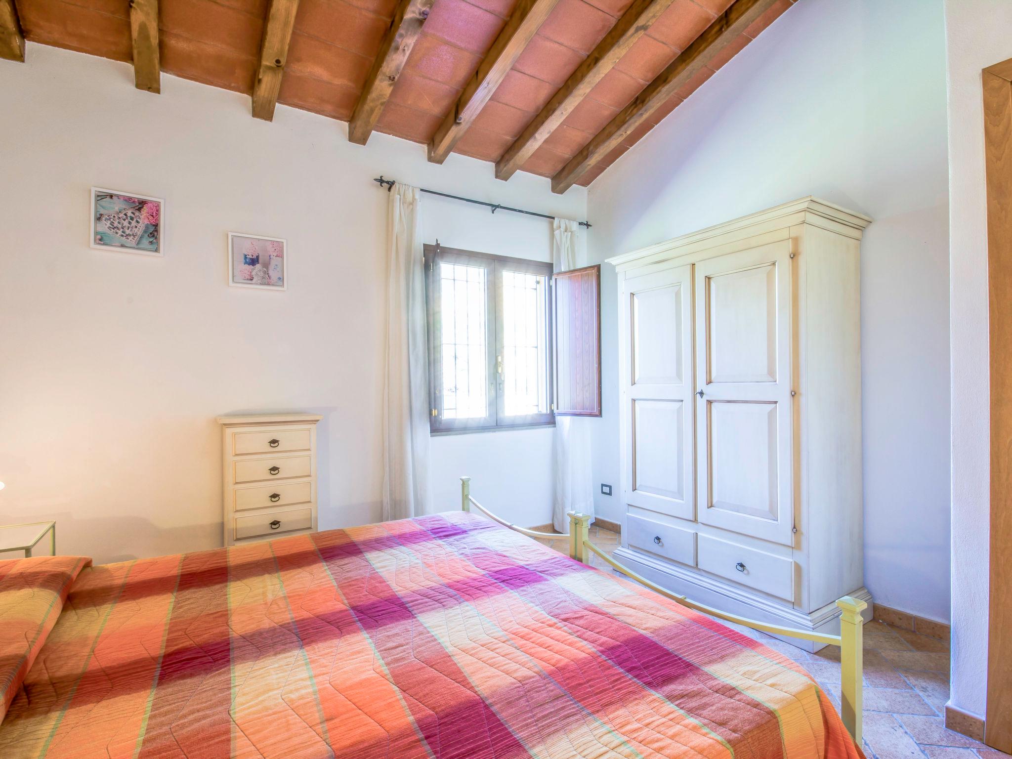Foto 15 - Apartment mit 2 Schlafzimmern in Capraia e Limite mit schwimmbad