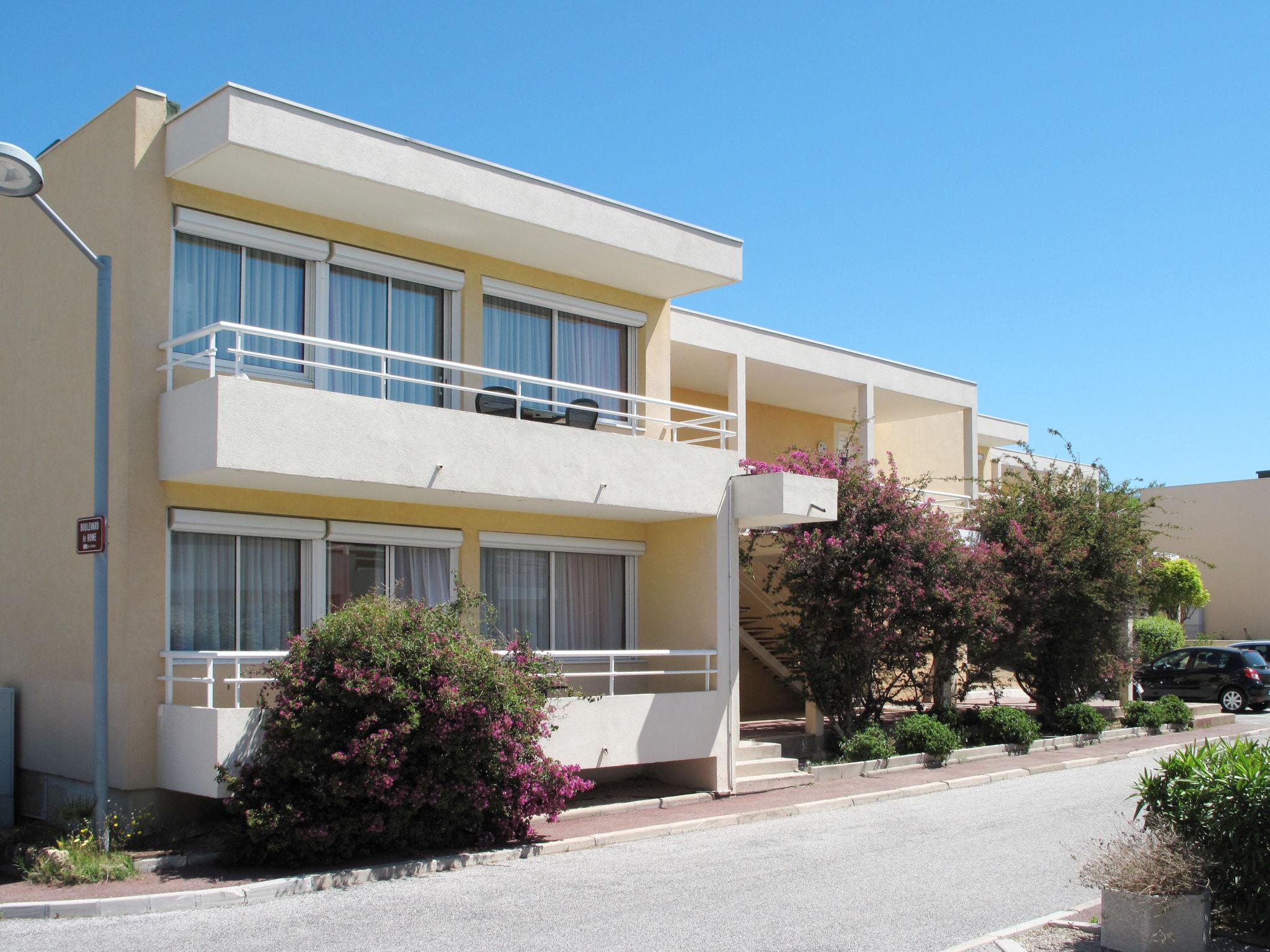 Foto 52 - Apartment mit 2 Schlafzimmern in Sainte-Maxime mit schwimmbad und blick aufs meer