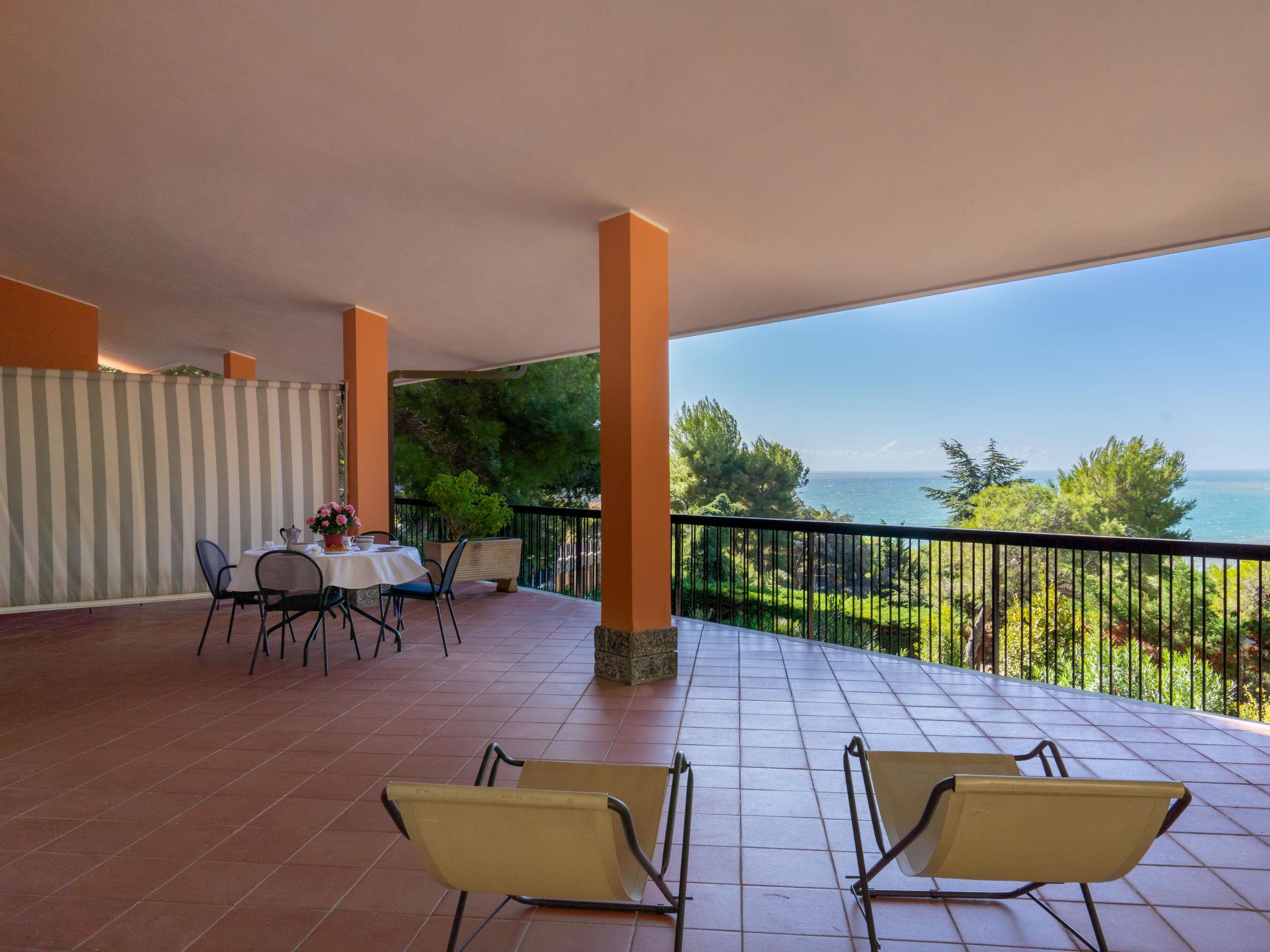 Photo 2 - 2 bedroom Apartment in Andora with garden and sea view