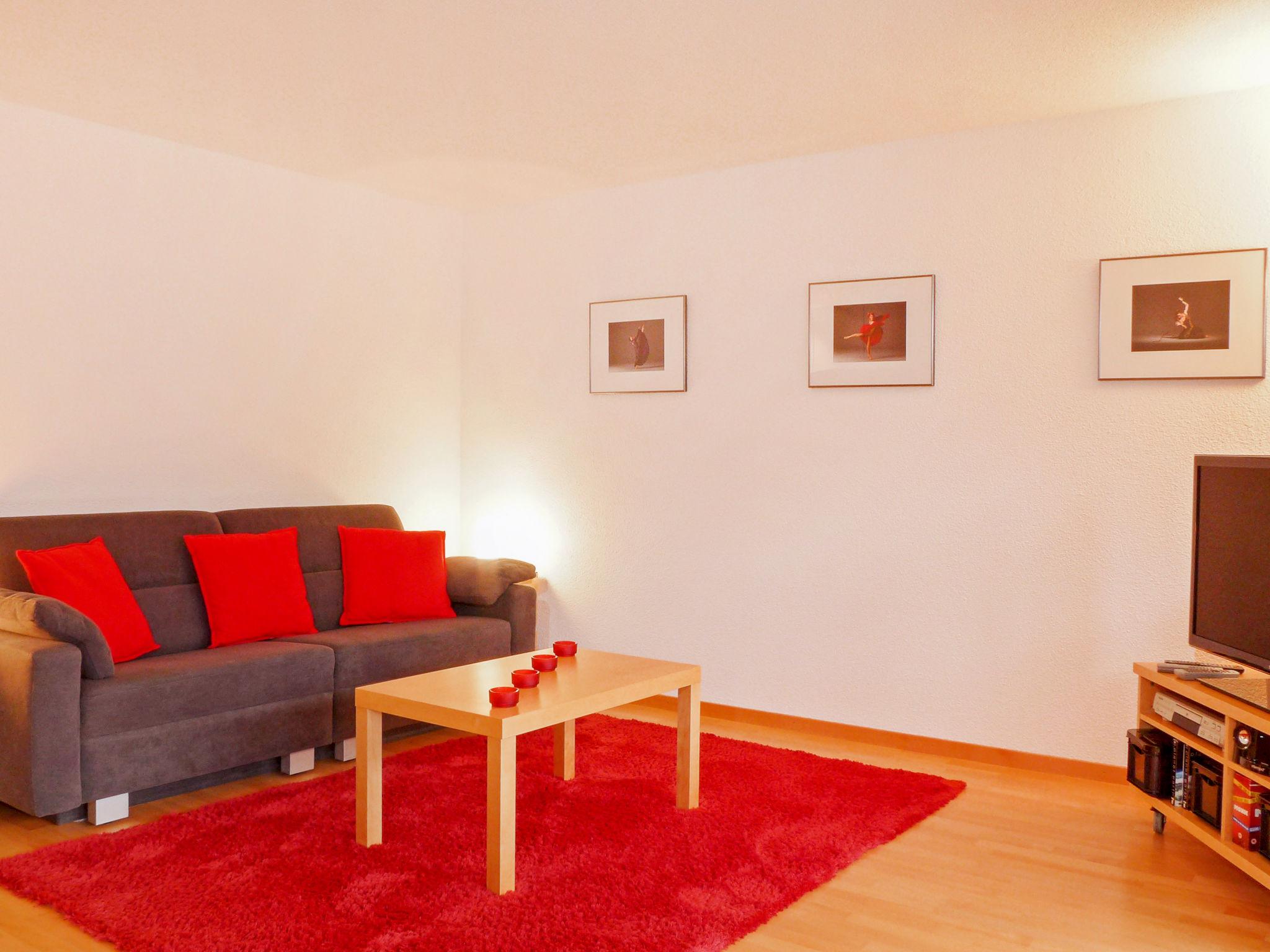 Photo 1 - Apartment in Lauterbrunnen with terrace and mountain view