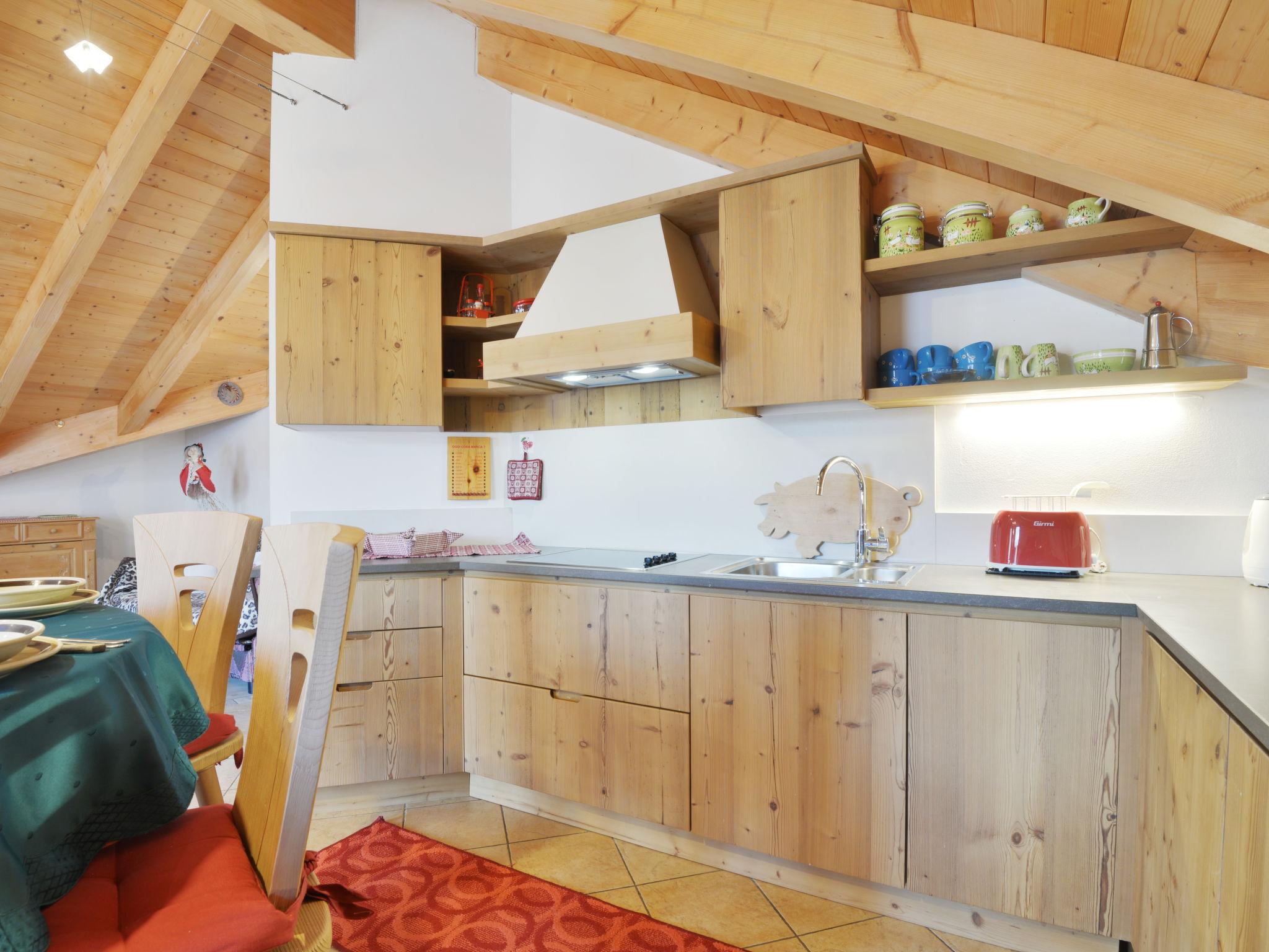 Foto 10 - Apartment mit 3 Schlafzimmern in San Giovanni di Fassa-Sèn Jan mit blick auf die berge