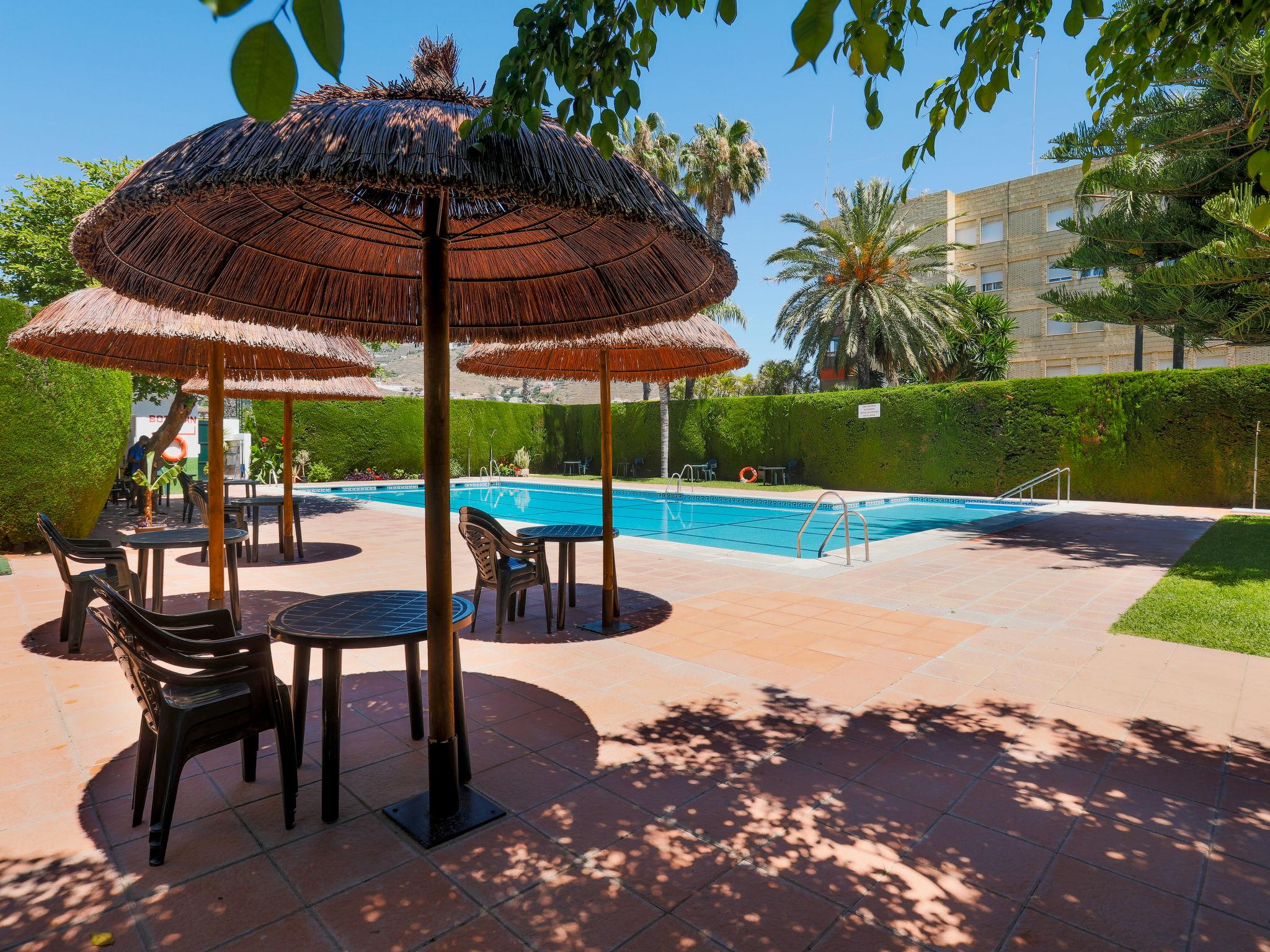 Photo 1 - 3 bedroom Apartment in Almuñécar with swimming pool and sea view
