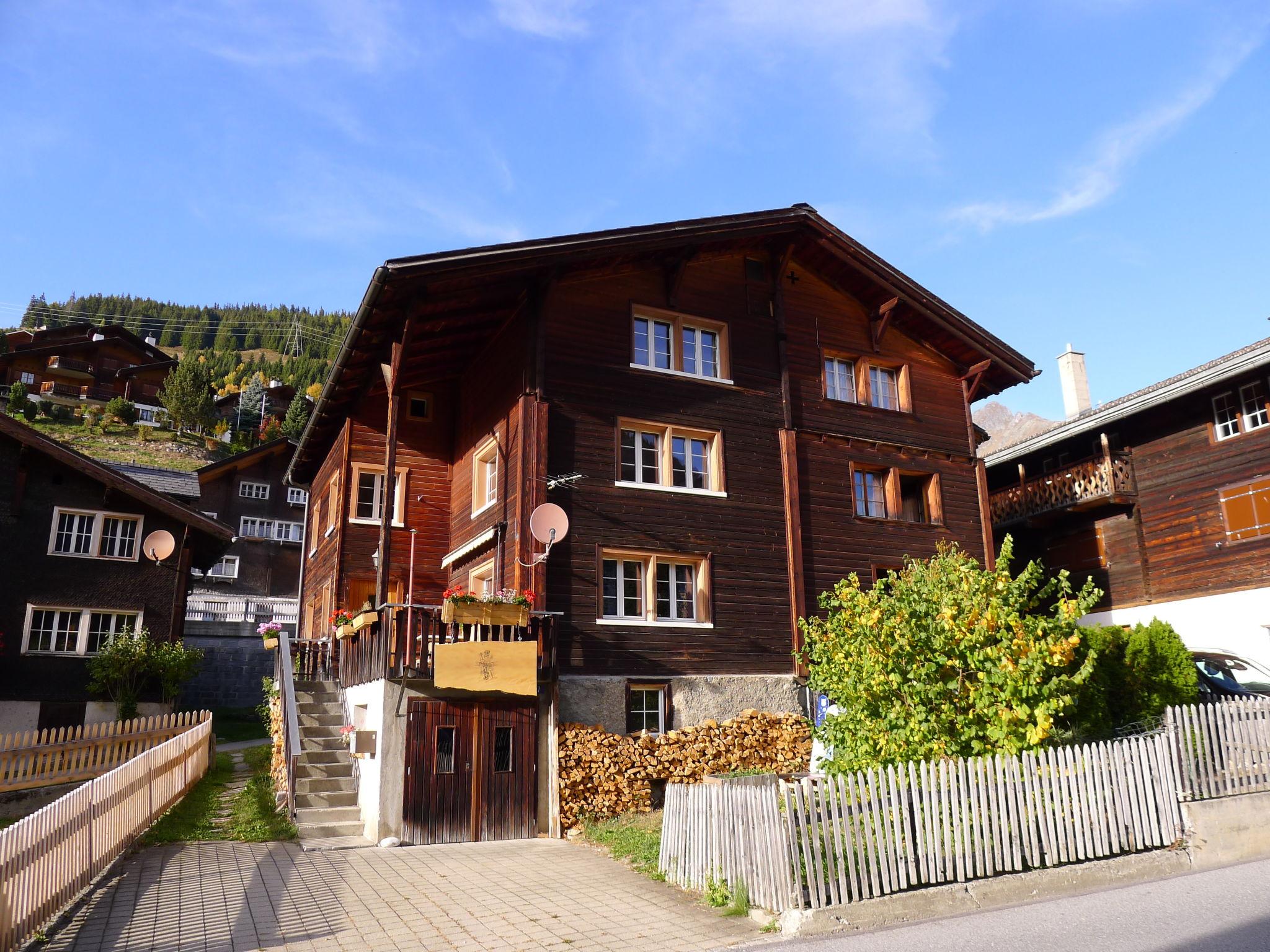 Photo 1 - Appartement de 3 chambres à Tujetsch avec vues sur la montagne