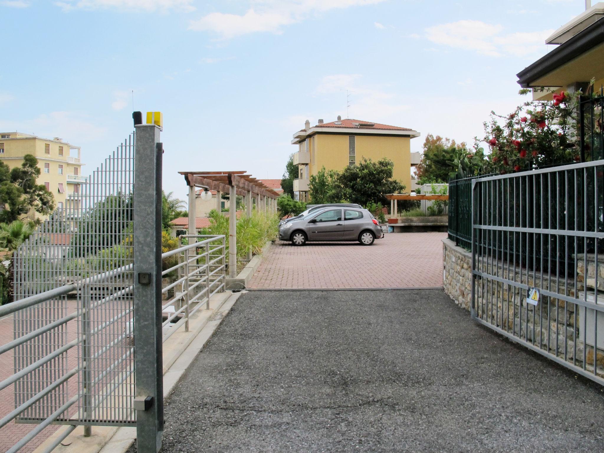 Foto 17 - Appartamento con 1 camera da letto a Sanremo con giardino e vista mare