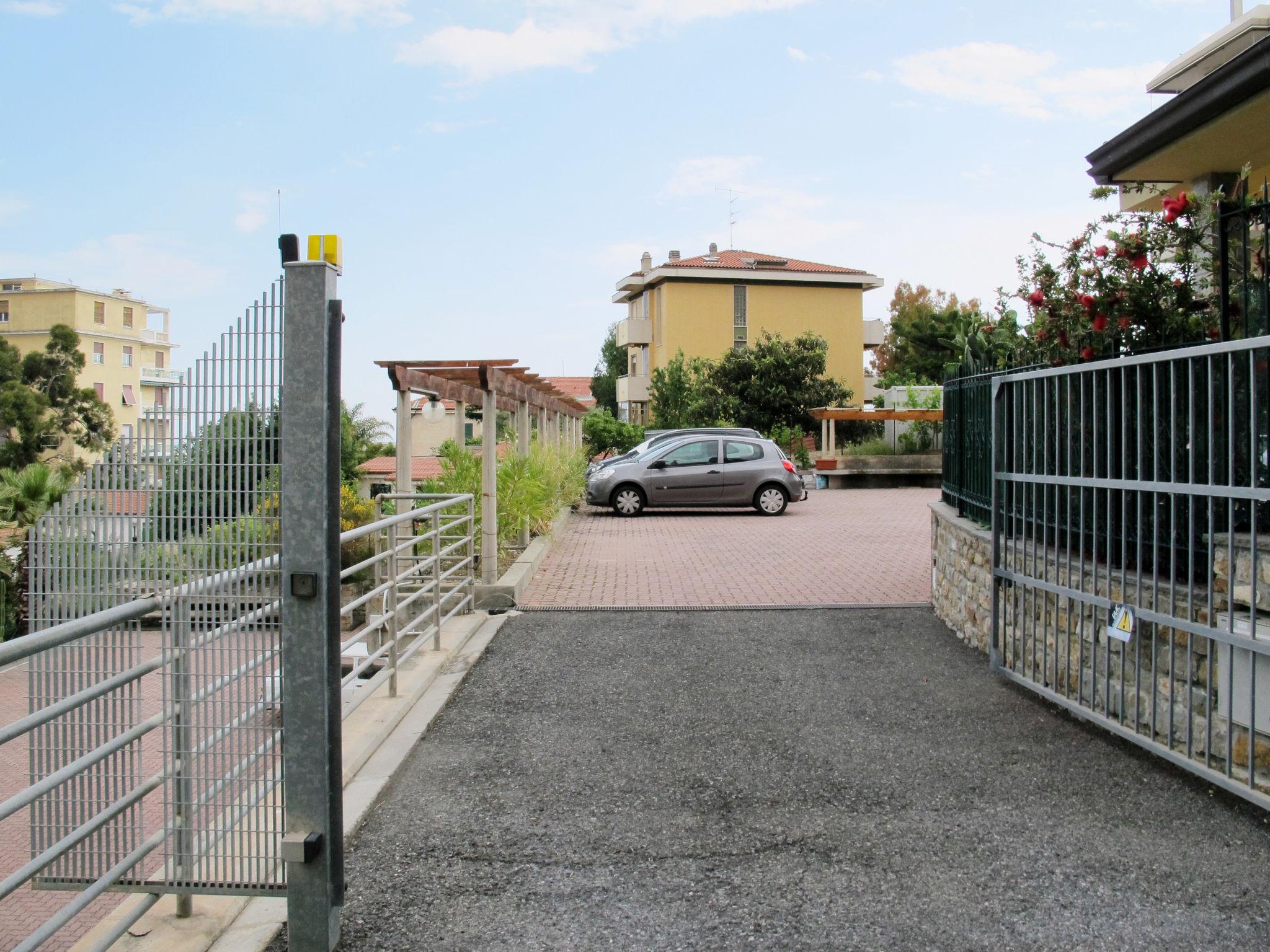 Foto 17 - Apartamento de 1 habitación en Sanremo con jardín y vistas al mar