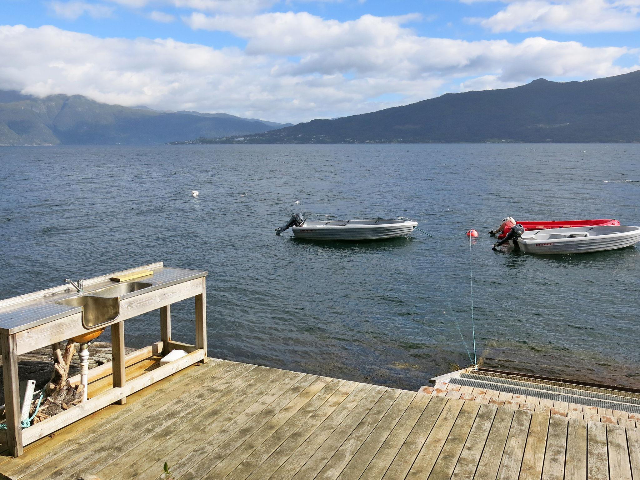 Foto 22 - Casa de 3 quartos em Balestrand com jardim e terraço