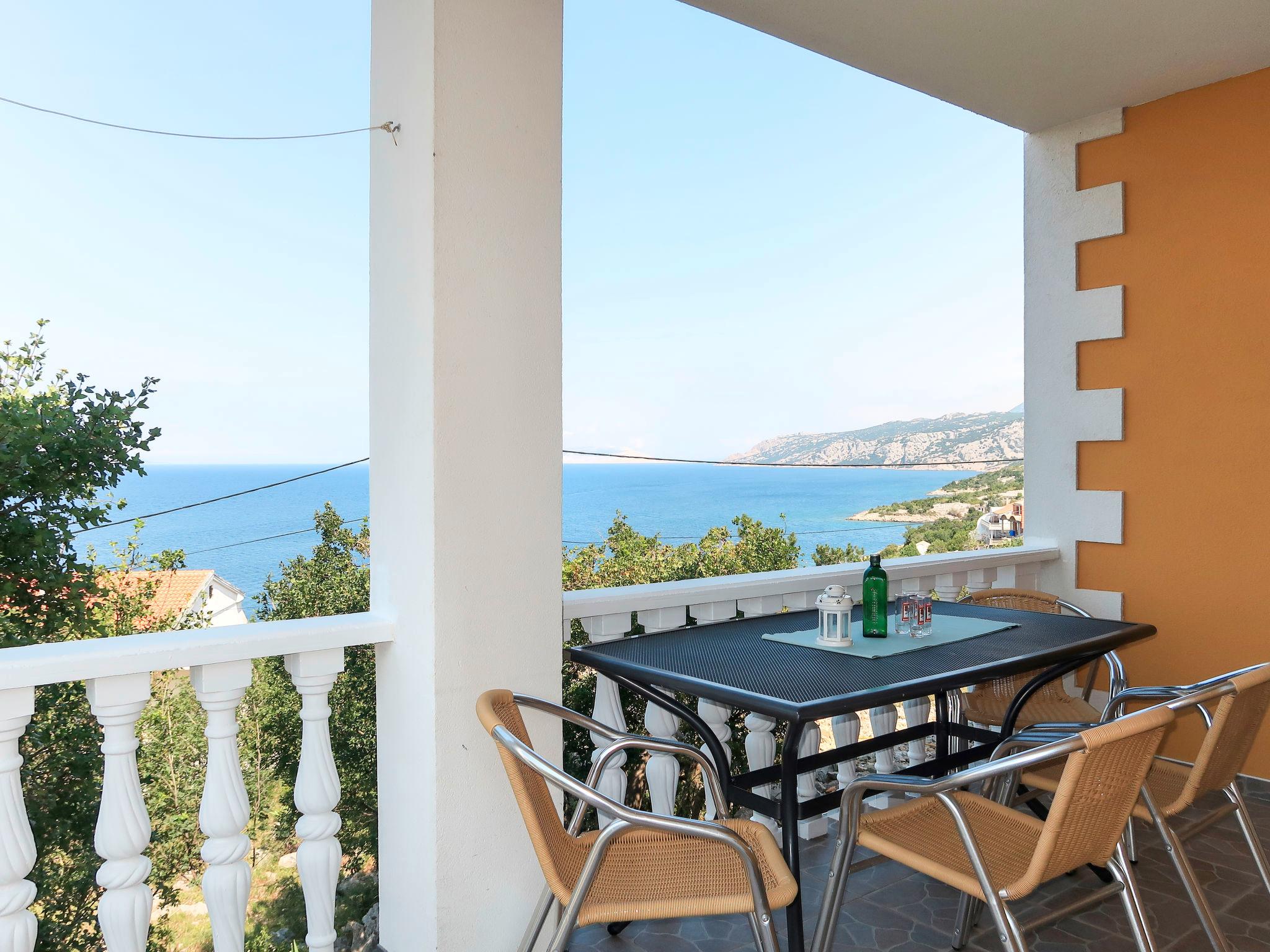 Foto 2 - Apartamento de 1 quarto em Senj com vistas do mar