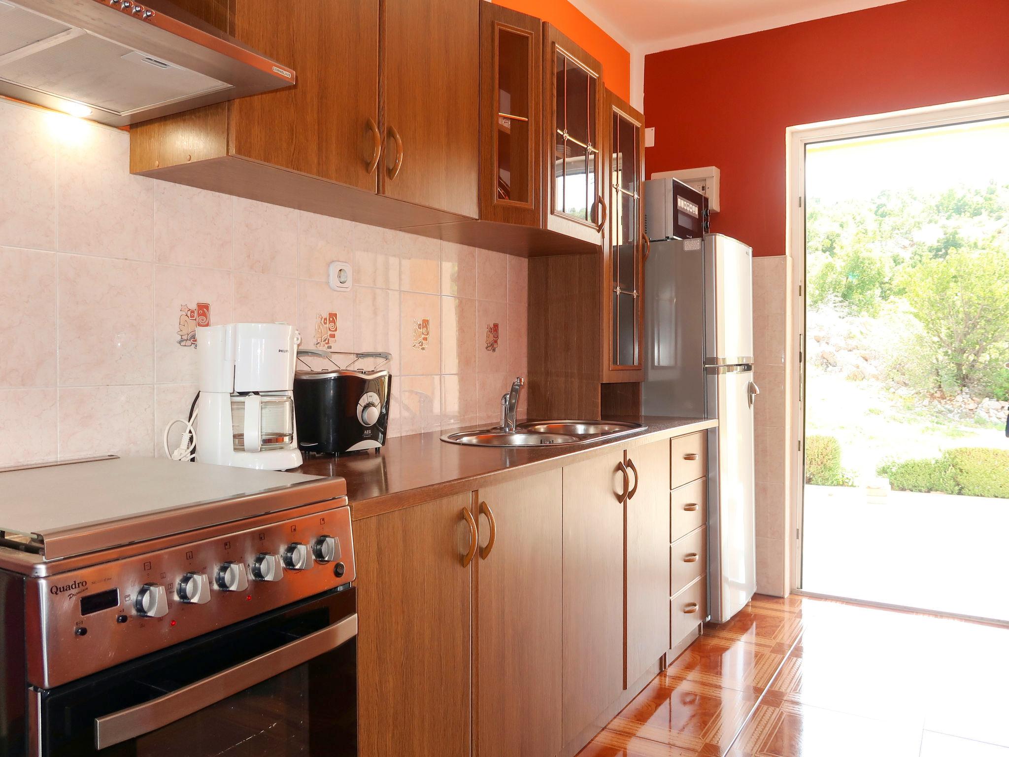 Foto 9 - Apartamento de 1 habitación en Senj con jardín