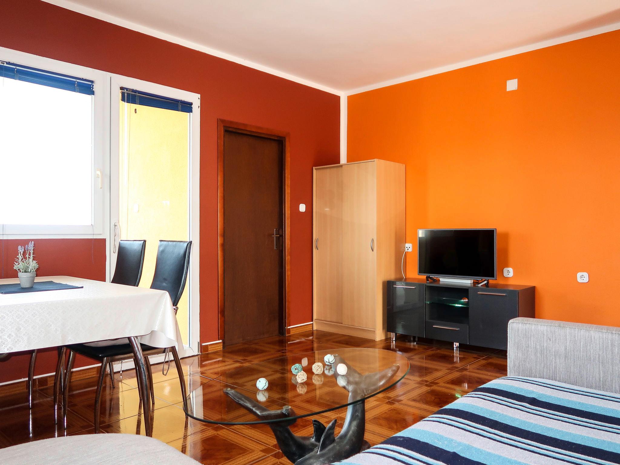 Foto 3 - Appartamento con 1 camera da letto a Senj con vista mare
