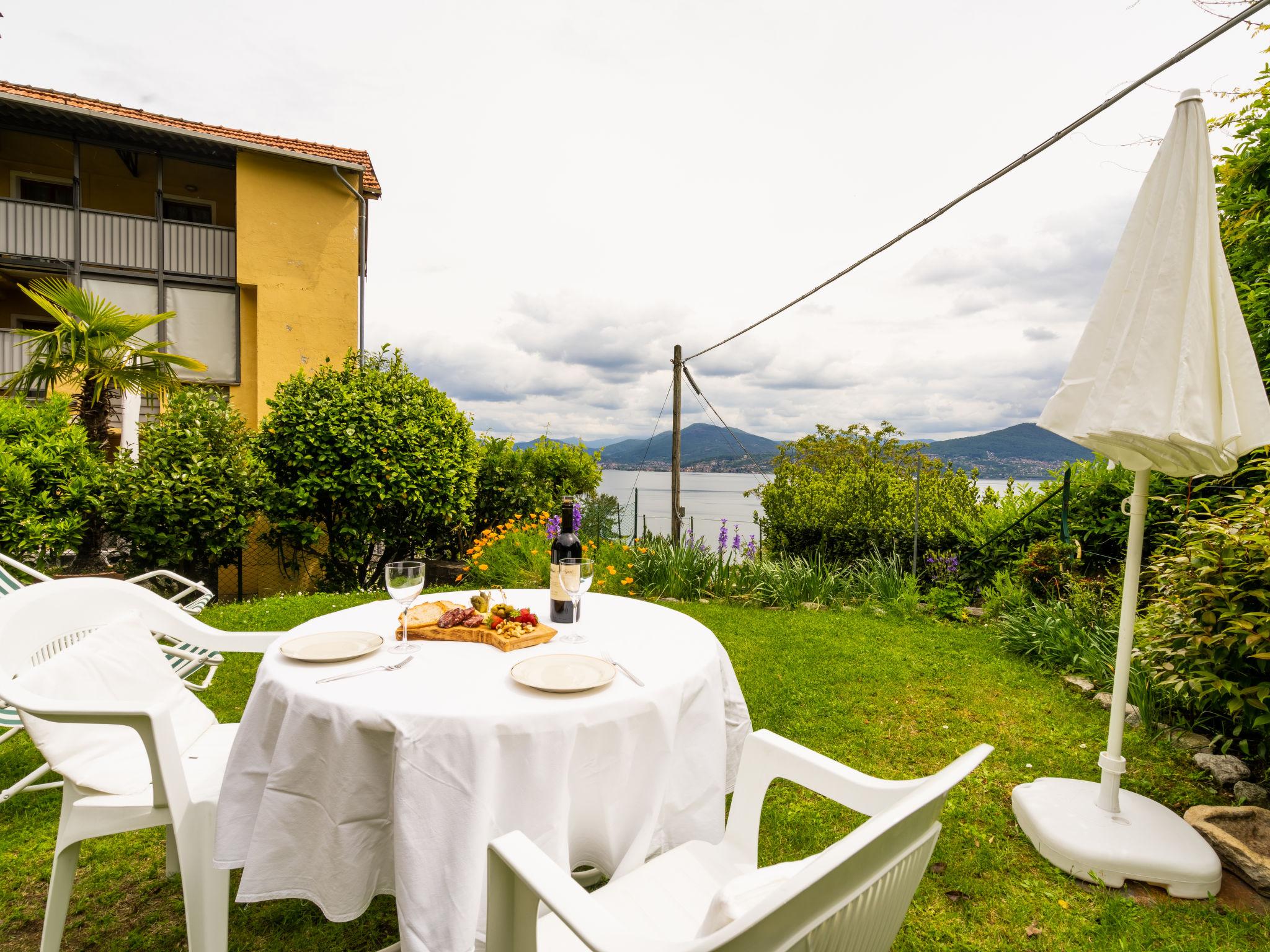 Photo 2 - Maison de 2 chambres à Cannero Riviera avec jardin et vues sur la montagne