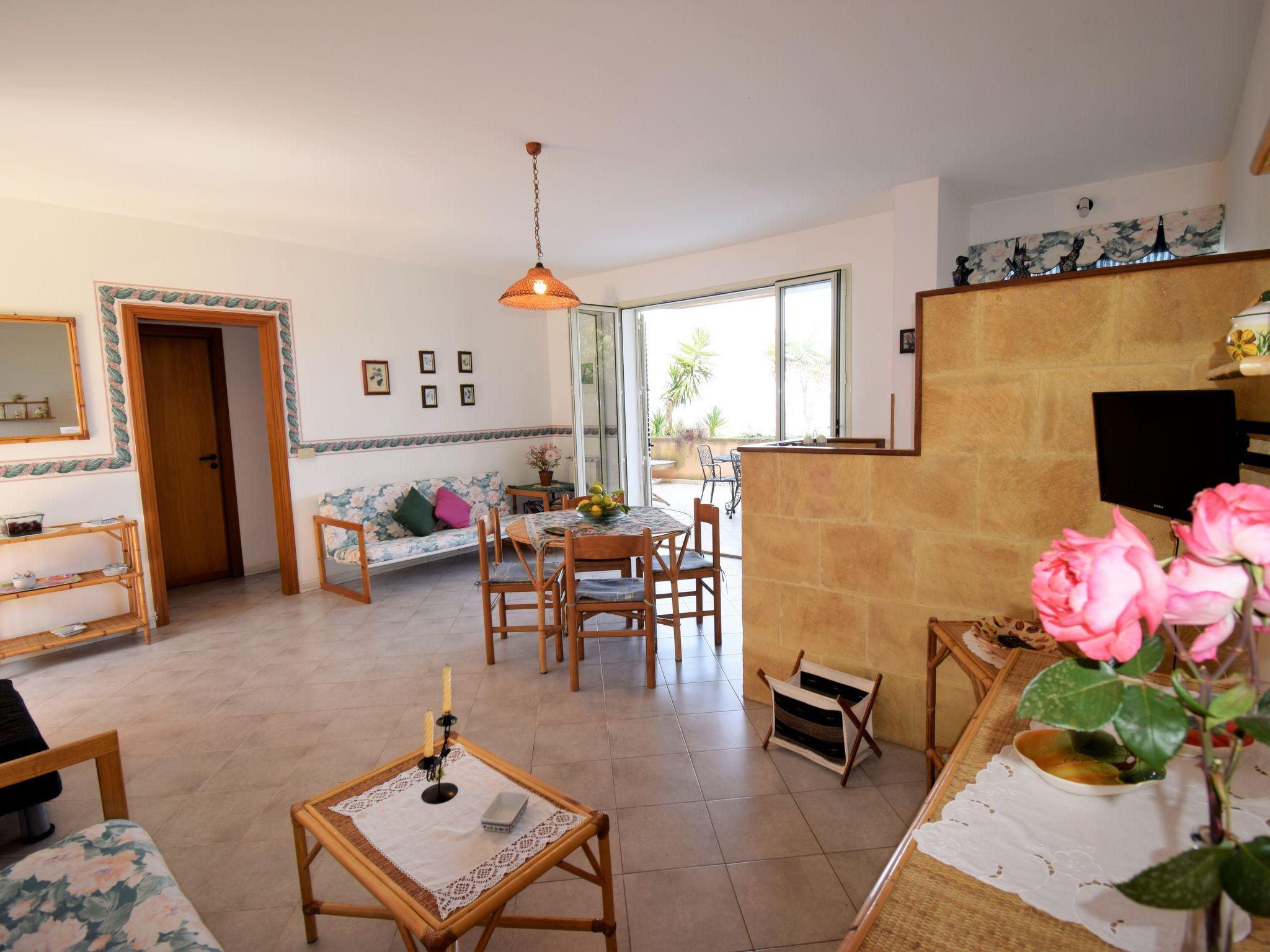 Foto 3 - Apartamento de 2 habitaciones en Santa Flavia con jardín y terraza