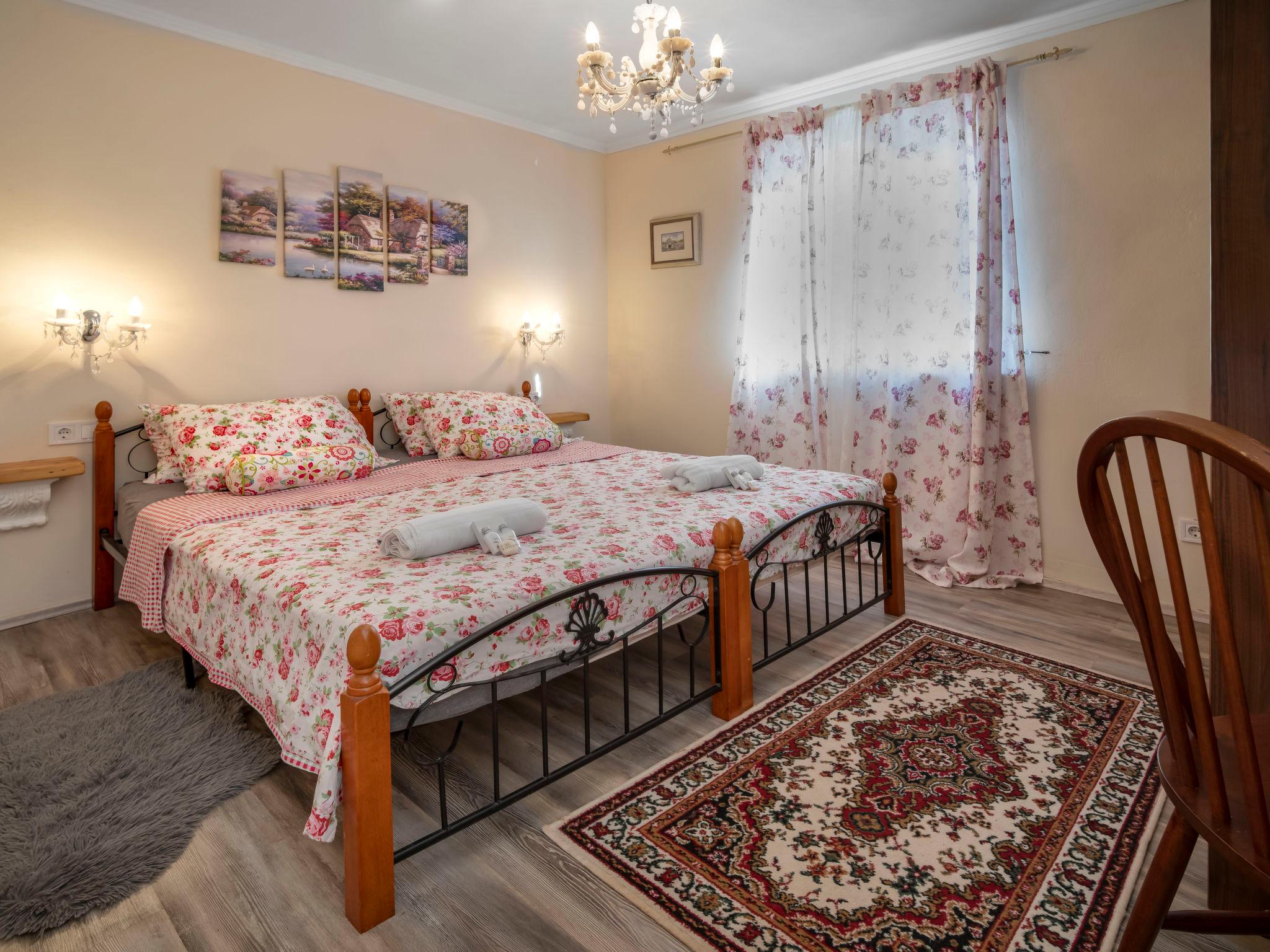 Foto 10 - Casa con 2 camere da letto a Marčana con piscina privata e vista mare