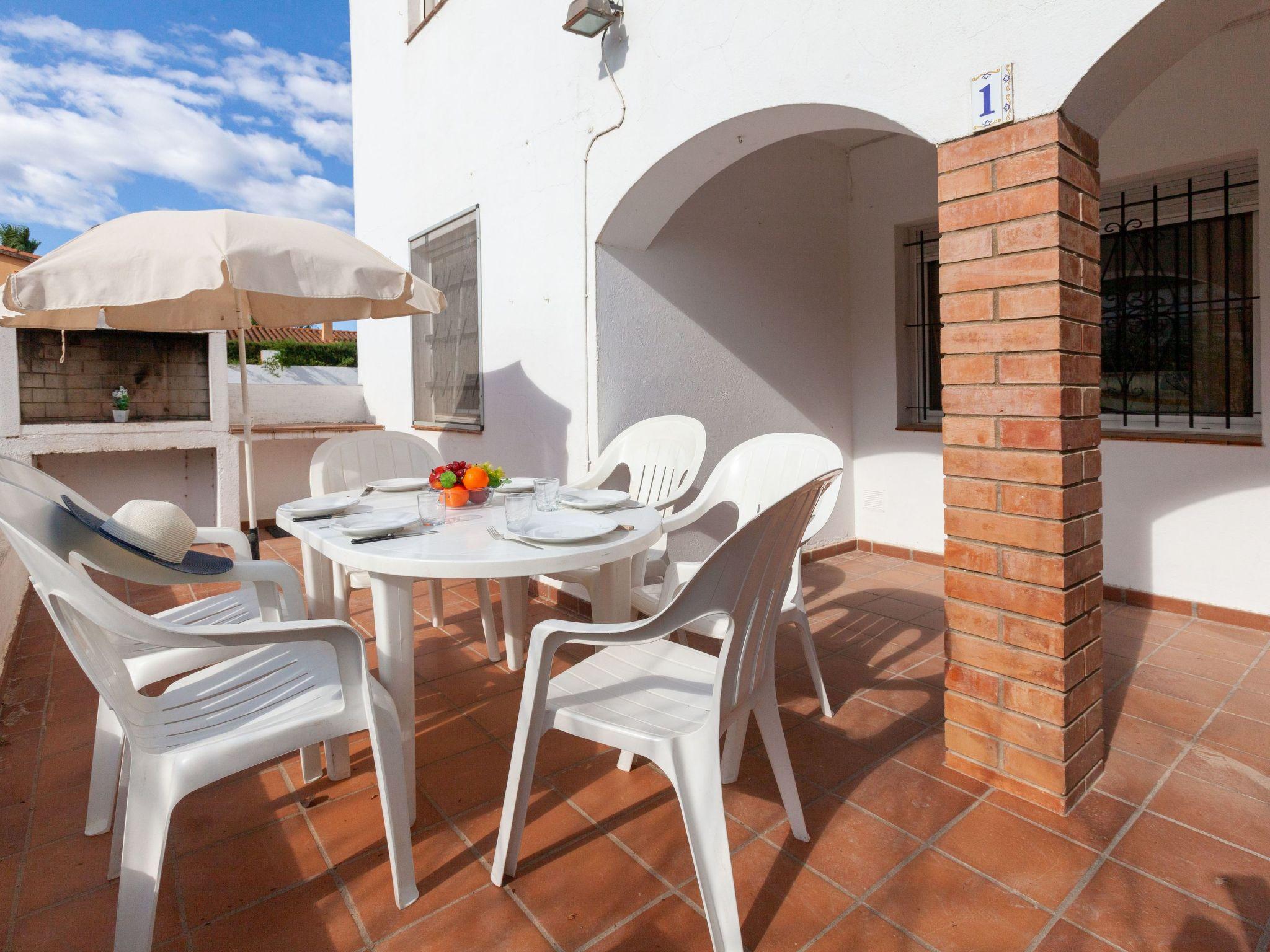 Photo 1 - 2 bedroom Apartment in l'Escala with garden and terrace