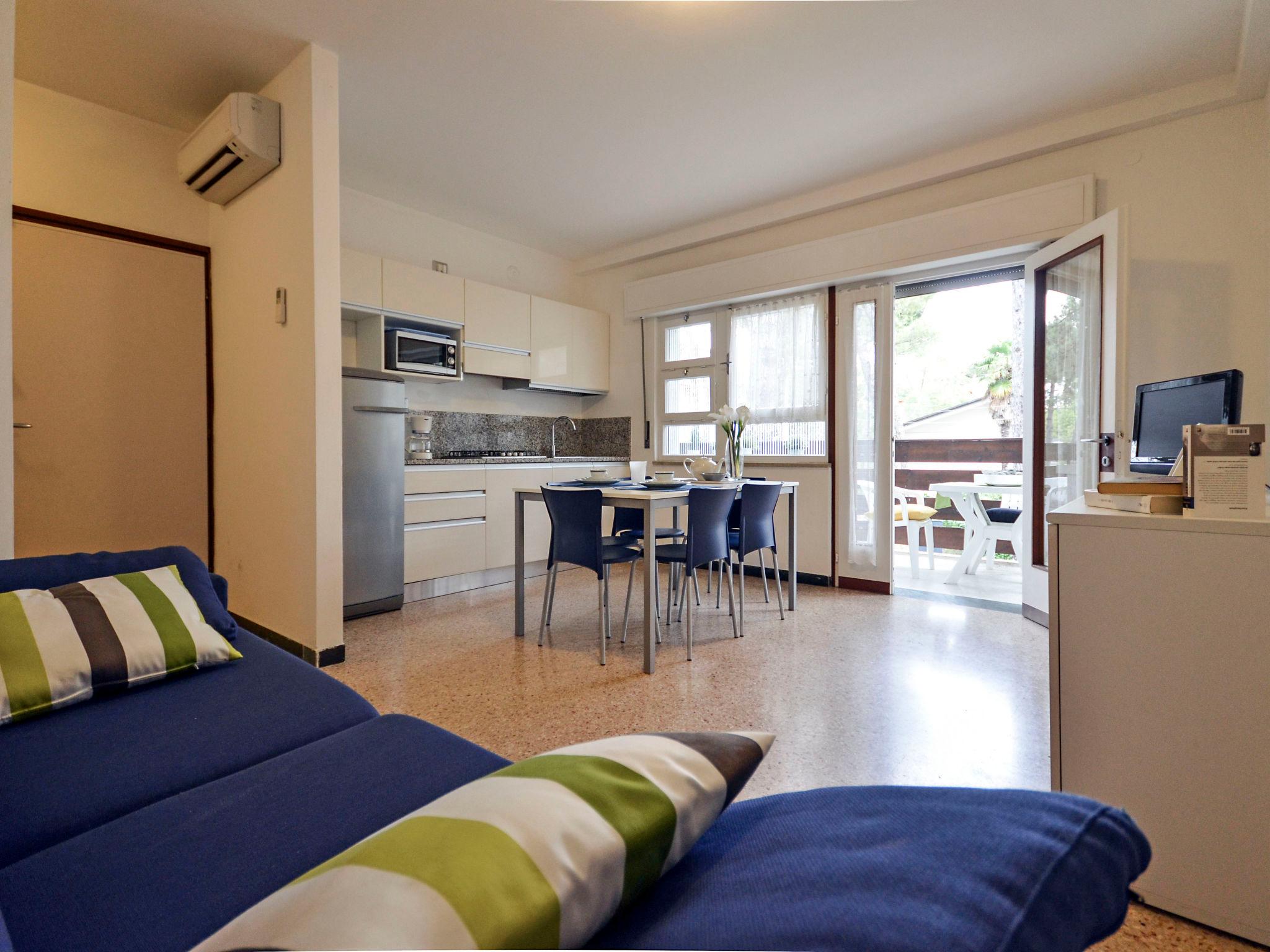 Foto 3 - Appartamento con 2 camere da letto a Lignano Sabbiadoro con terrazza e vista mare