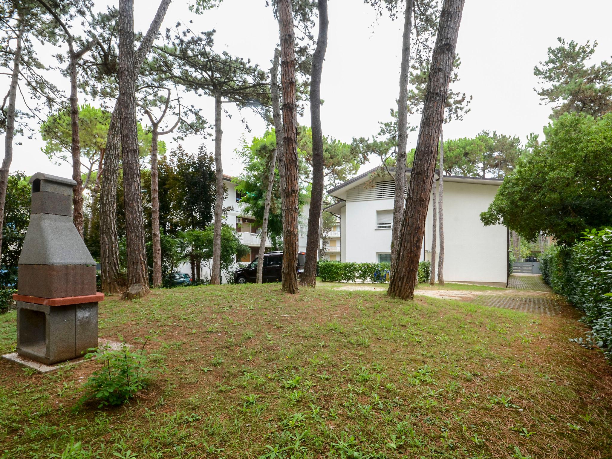 Photo 18 - Appartement de 2 chambres à Lignano Sabbiadoro avec jardin et terrasse